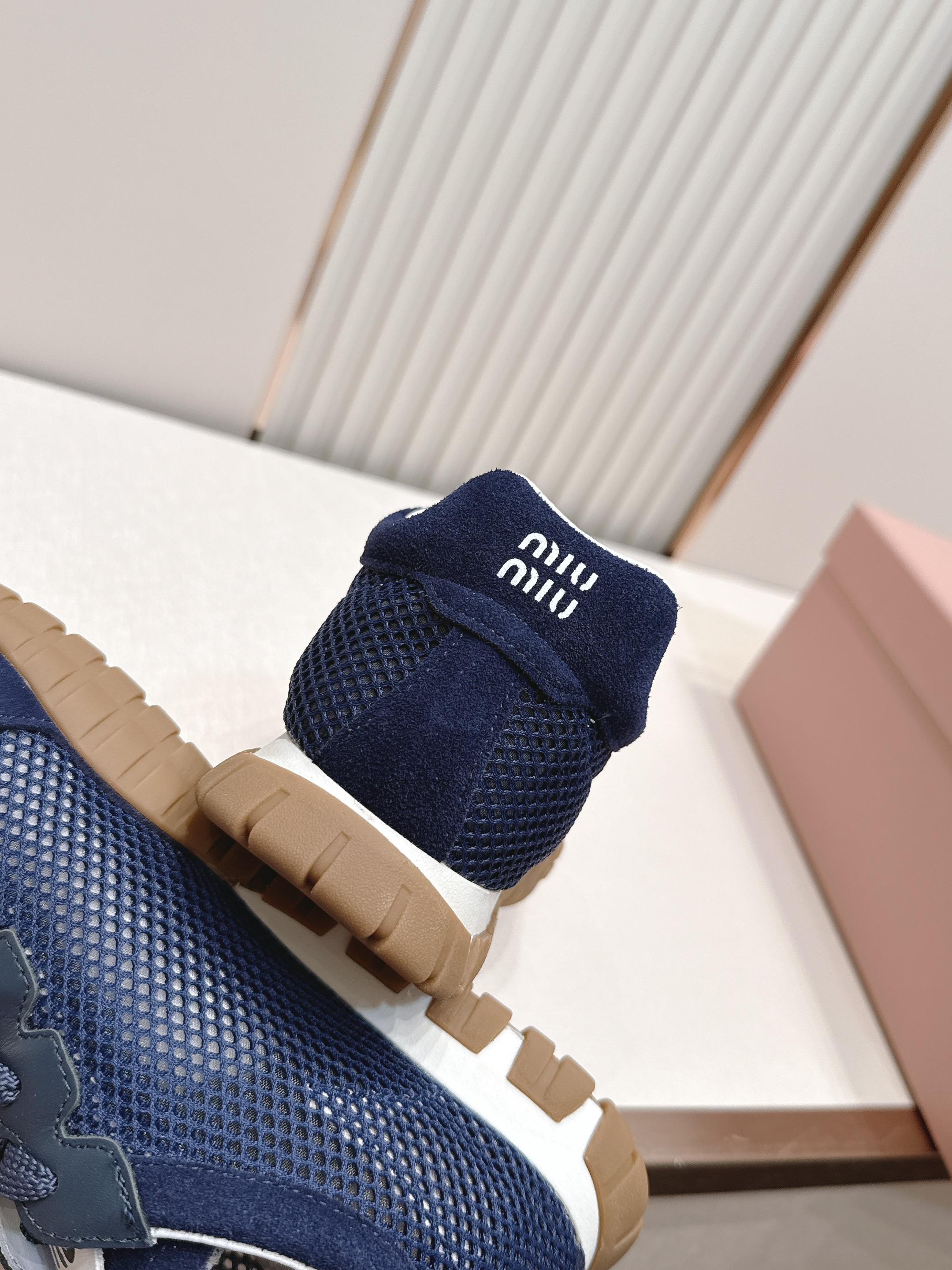 Miu Miu 26新款走秀MiuMiu 德训鞋 休闲运动鞋休闲鞋秀场工艺来自Miu Miu系列的细节特