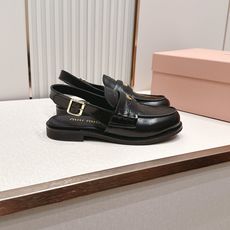 顶级版本 情侣款 MiuMiu/缪缪2026夏季新款·钱币乐福鞋凉鞋 复古老钱风 饰有硬币与压花Miu 顶级版本 情侣款 MiuMiu/缪缪2026夏季新款·钱币乐福鞋凉鞋 复古老钱风 饰有硬币与压花Miu