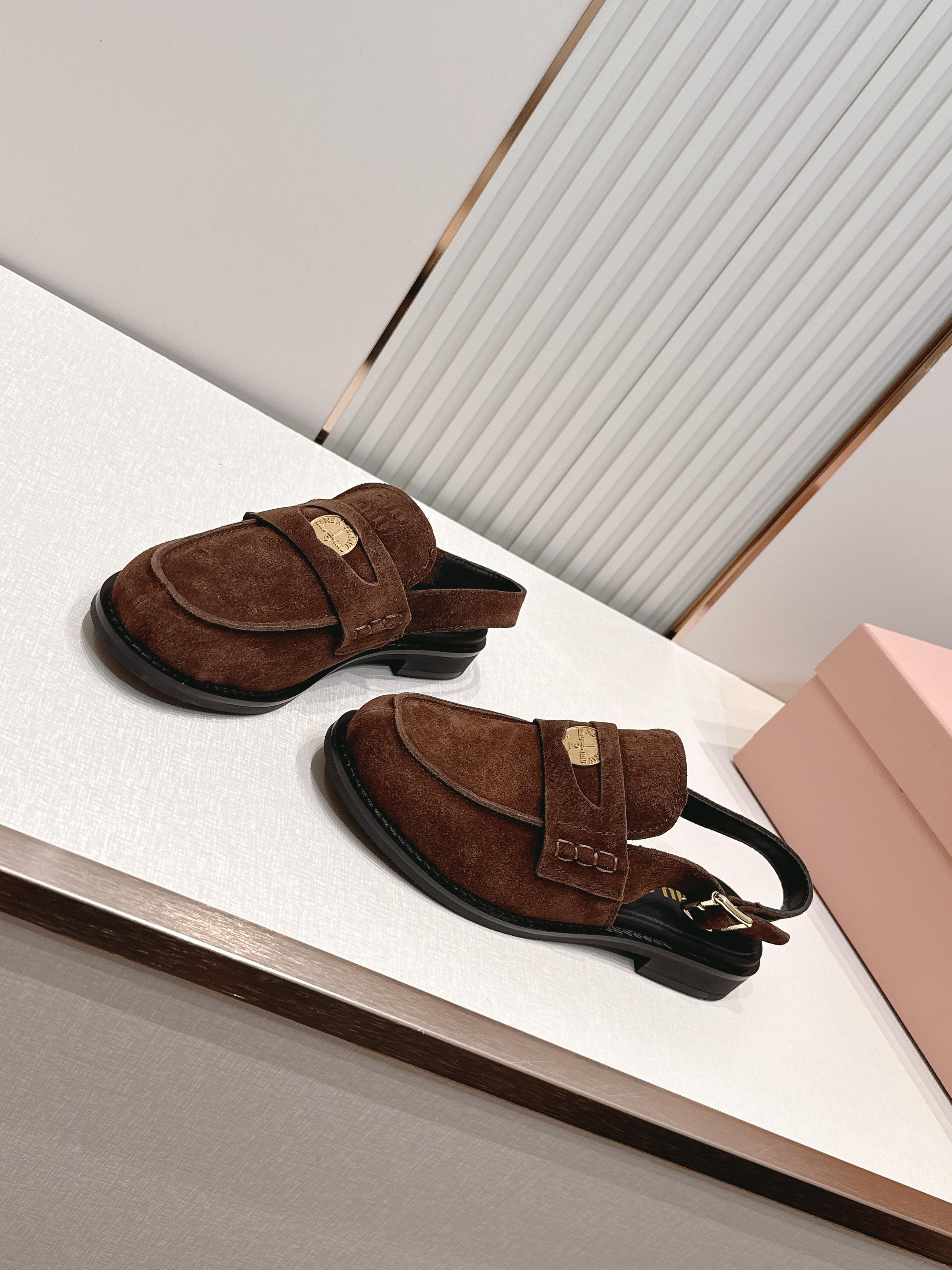 顶级版本 情侣款  MiuMiu/缪缪2026夏季新款·高跟钱币乐福鞋凉鞋 复古老钱风 饰有硬币与压花M