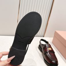顶级版本 情侣款 MiuMiu/缪缪2026夏季新款·钱币乐福鞋凉鞋 复古老钱风 饰有硬币与压花Miu 顶级版本 情侣款 MiuMiu/缪缪2026夏季新款·钱币乐福鞋凉鞋 复古老钱风 饰有硬币与压花Miu