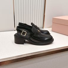 顶级版本 情侣款 MiuMiu/缪缪2026夏季新款·高跟钱币乐福鞋凉鞋 复古老钱风 饰有硬币与压花M 顶级版本 情侣款 MiuMiu/缪缪2026夏季新款·高跟钱币乐福鞋凉鞋 复古老钱风 饰有硬币与压花M