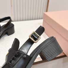 顶级版本 情侣款 MiuMiu/缪缪2026夏季新款·高跟钱币乐福鞋凉鞋 复古老钱风 饰有硬币与压花M 顶级版本 情侣款 MiuMiu/缪缪2026夏季新款·高跟钱币乐福鞋凉鞋 复古老钱风 饰有硬币与压花M