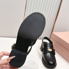 顶级版本 情侣款 MiuMiu/缪缪2026夏季新款·高跟钱币乐福鞋凉鞋 复古老钱风 饰有硬币与压花M 顶级版本 情侣款 MiuMiu/缪缪2026夏季新款·高跟钱币乐福鞋凉鞋 复古老钱风 饰有硬币与压花M
