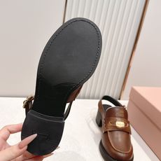 顶级版本 情侣款 MiuMiu/缪缪2026夏季新款·高跟钱币乐福鞋凉鞋 复古老钱风 饰有硬币与压花M 顶级版本 情侣款 MiuMiu/缪缪2026夏季新款·高跟钱币乐福鞋凉鞋 复古老钱风 饰有硬币与压花M