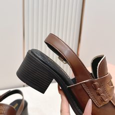 顶级版本 情侣款 MiuMiu/缪缪2026夏季新款·高跟钱币乐福鞋凉鞋 复古老钱风 饰有硬币与压花M 顶级版本 情侣款 MiuMiu/缪缪2026夏季新款·高跟钱币乐福鞋凉鞋 复古老钱风 饰有硬币与压花M