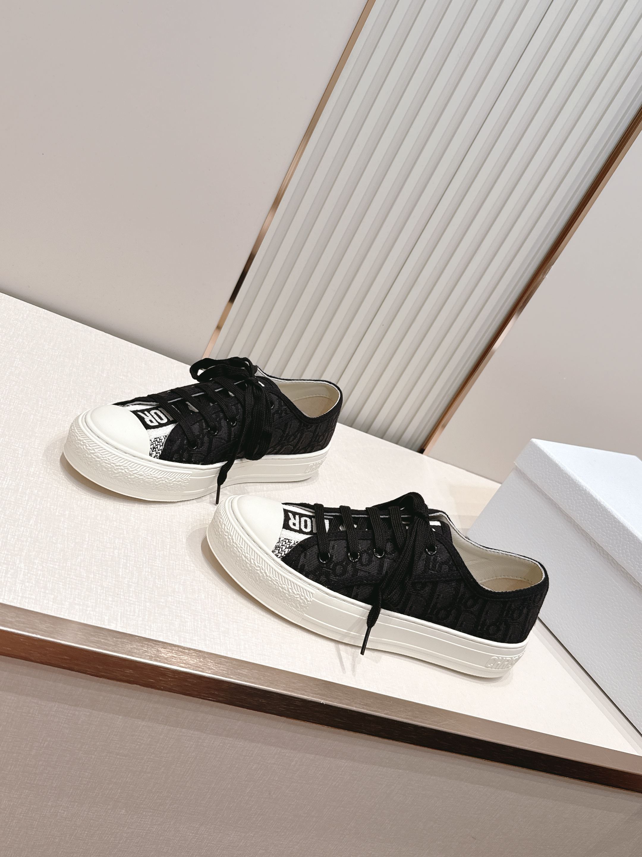 2026最新色系！ 顶级版本  Dior迪奥Walk'n系列 老花 刺绣 厚底帆布鞋 休闲鞋  全新升级