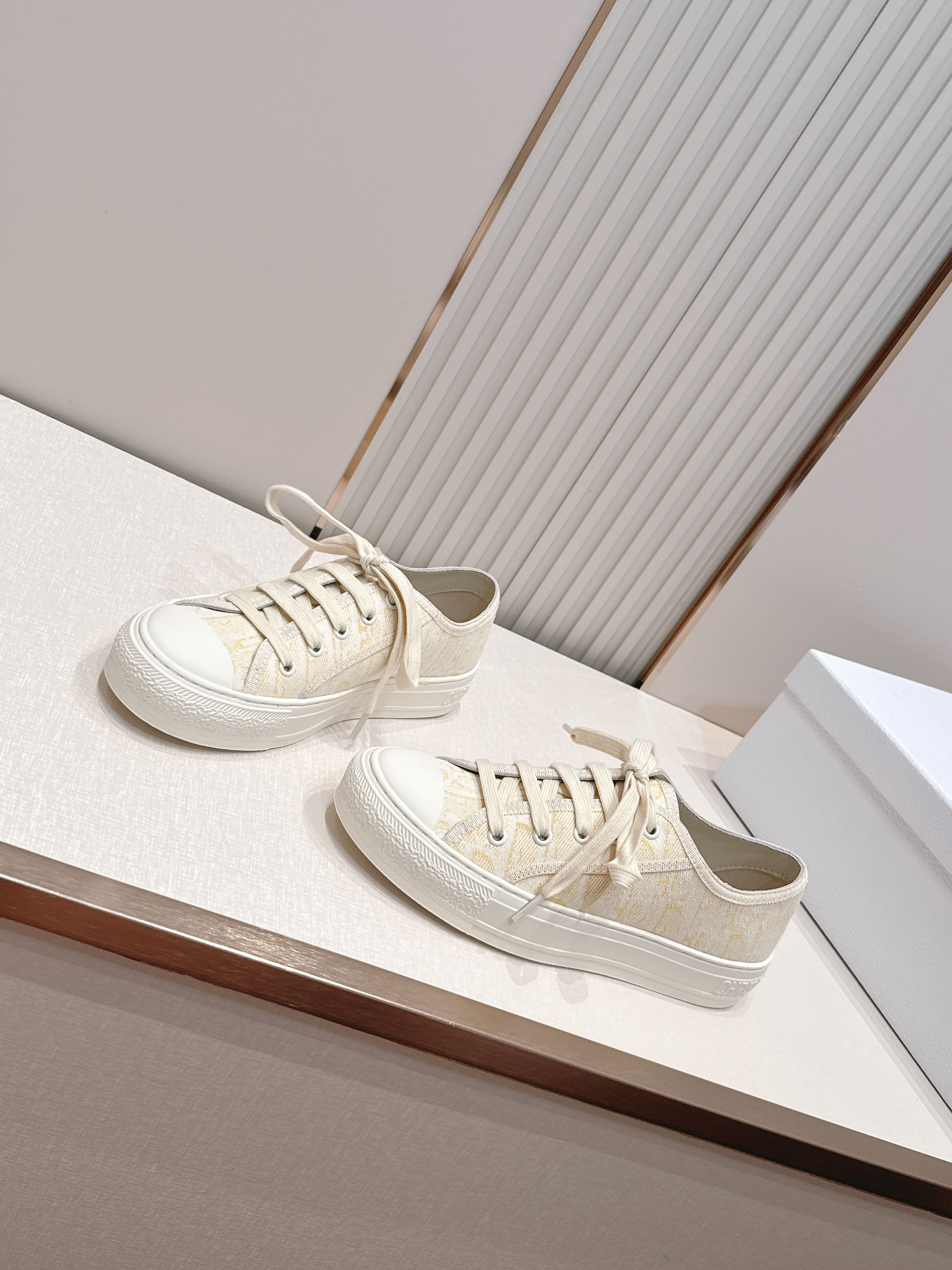 2026最新色系！ 顶级版本  Dior迪奥Walk'n系列 老花 刺绣 厚底帆布鞋 休闲鞋  全新升级
