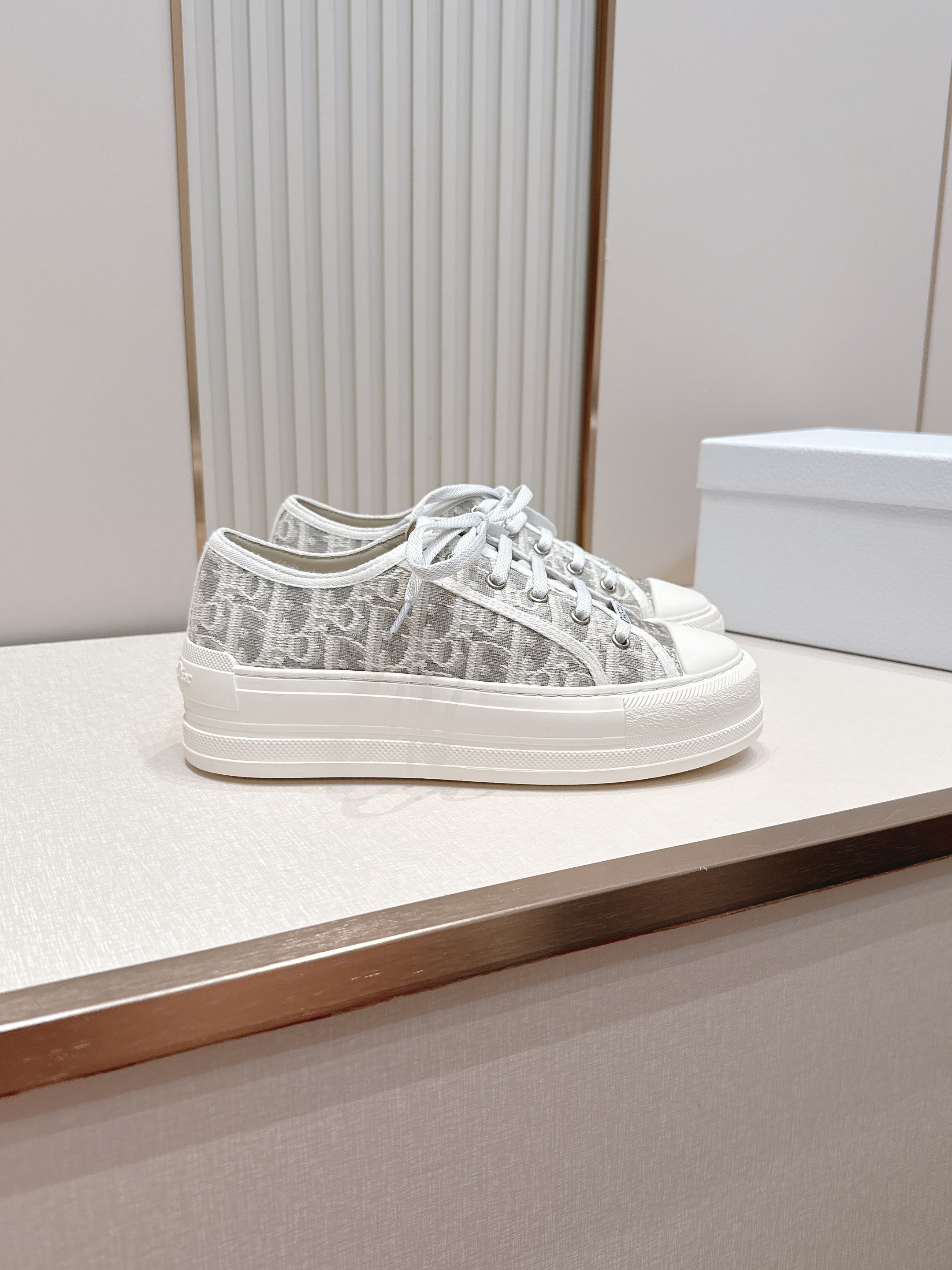 2026最新色系！ 顶级版本  Dior迪奥Walk'n系列 老花 刺绣 厚底帆布鞋 休闲鞋  全新升级