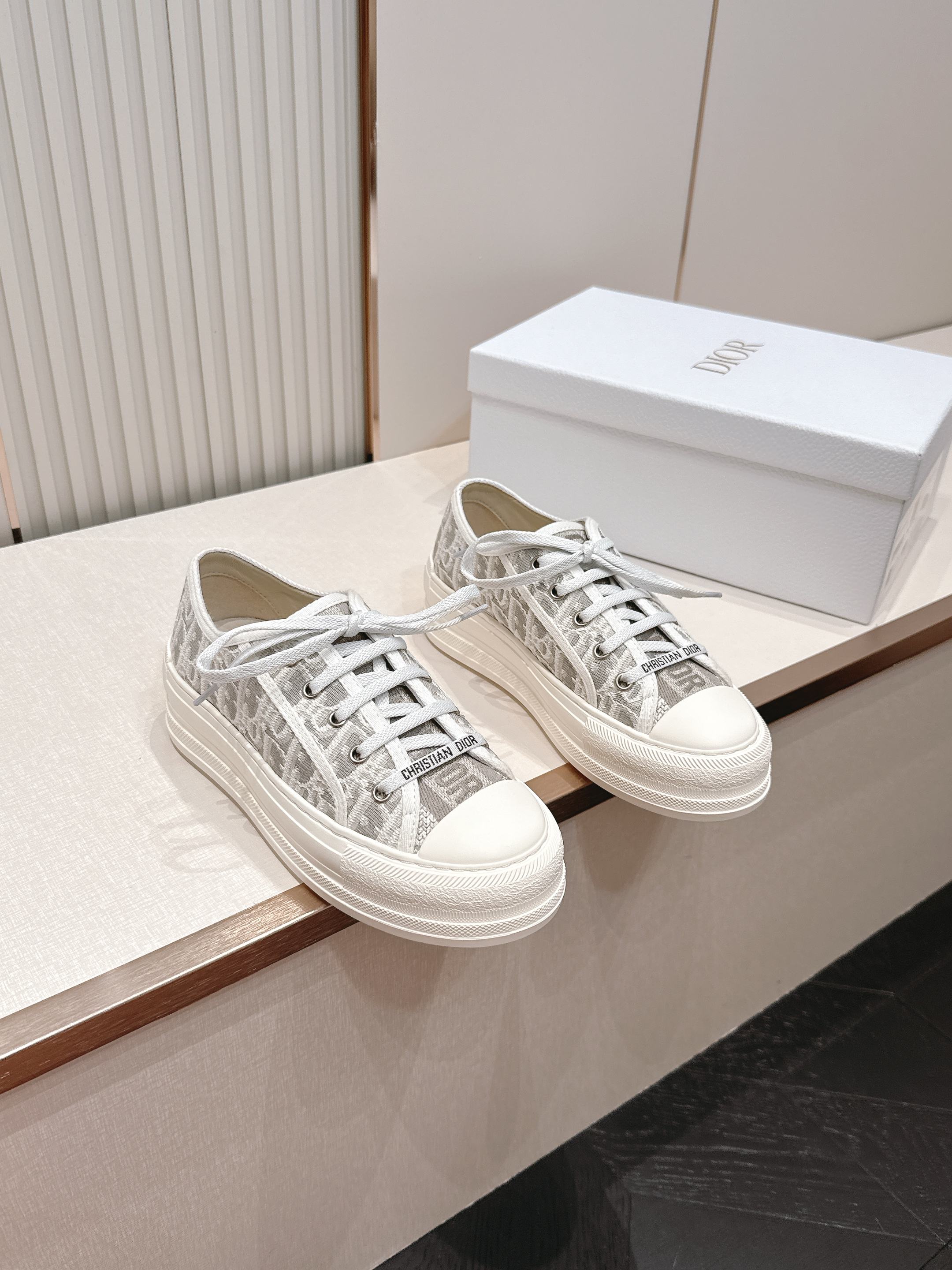 2026最新色系！ 顶级版本  Dior迪奥Walk'n系列 老花 刺绣 厚底帆布鞋 休闲鞋  全新升级