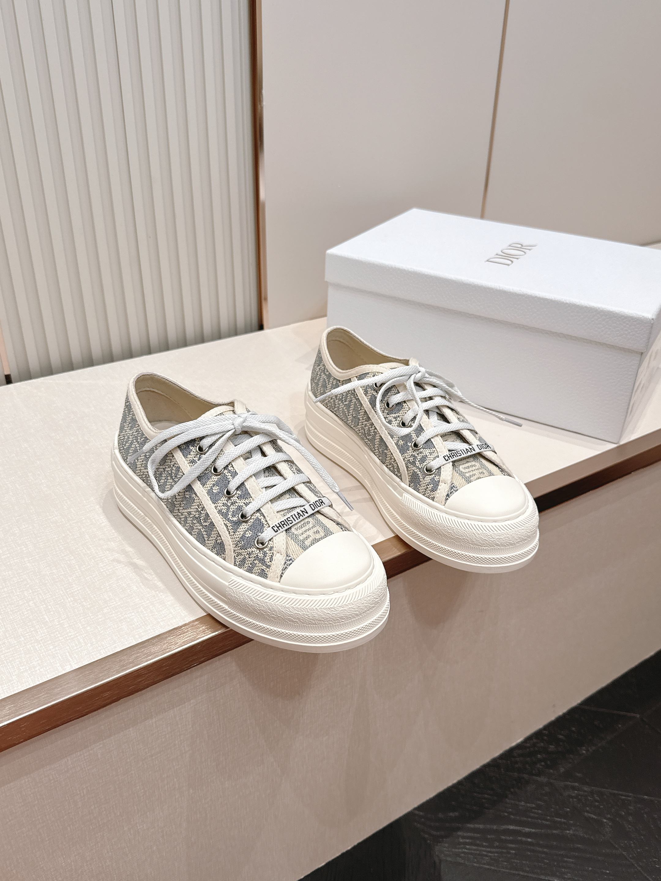 2026最新色系！ 顶级版本  Dior迪奥Walk'n系列 老花 刺绣 厚底帆布鞋 休闲鞋  全新升级