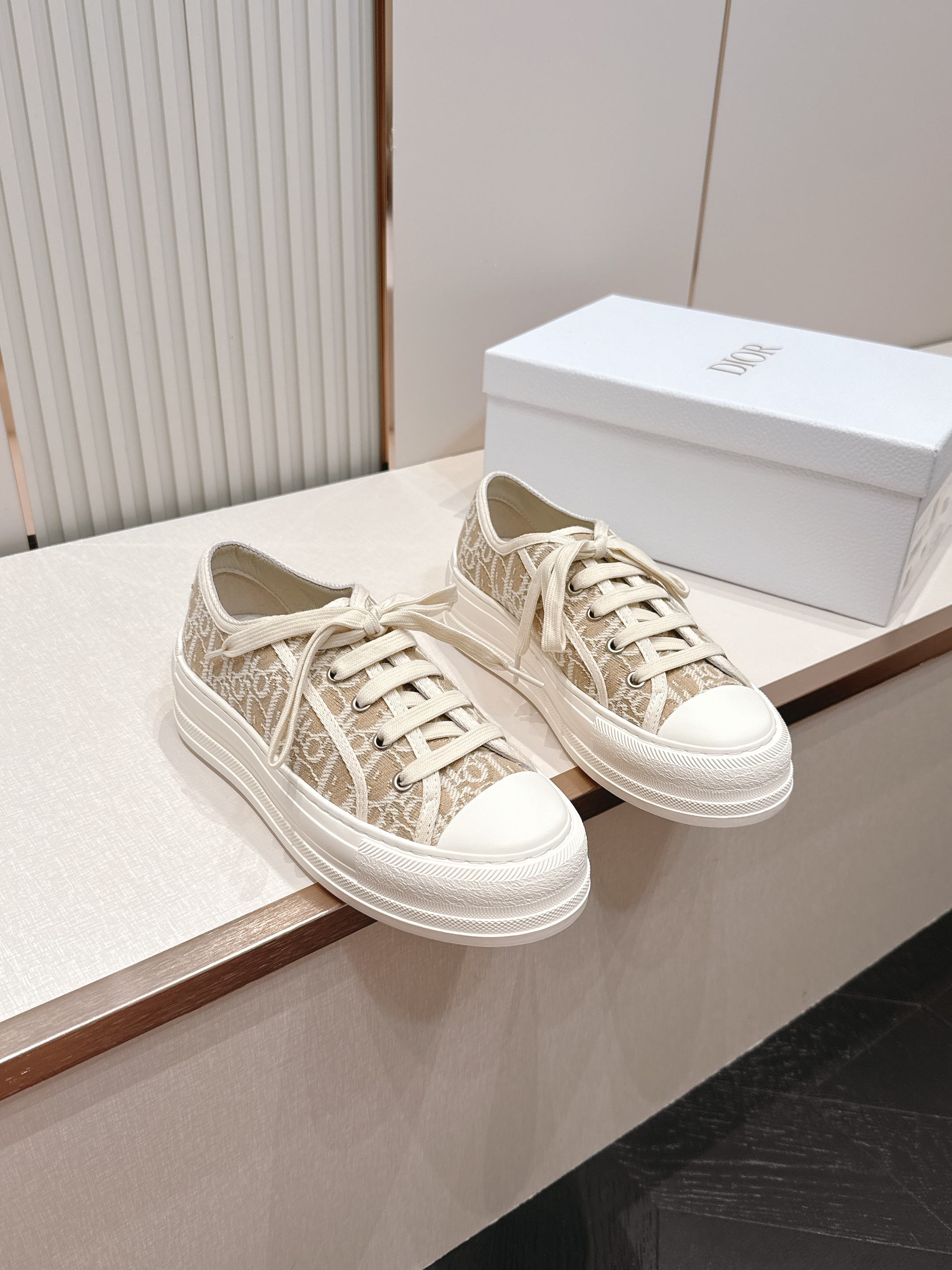 2026最新色系！ 顶级版本  Dior迪奥Walk'n系列 老花 刺绣 厚底帆布鞋 休闲鞋  全新升级