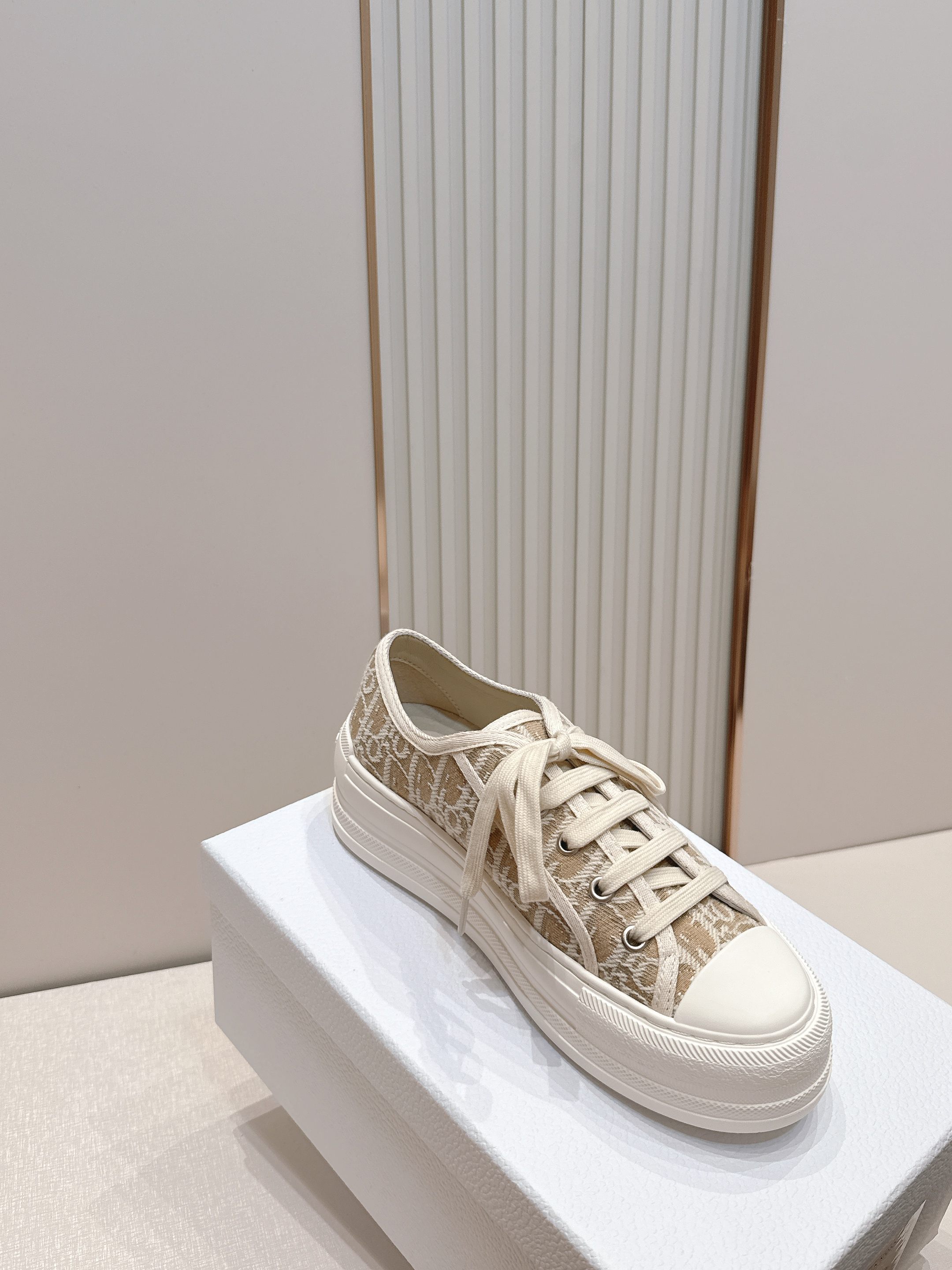 2026最新色系！ 顶级版本  Dior迪奥Walk'n系列 老花 刺绣 厚底帆布鞋 休闲鞋  全新升级