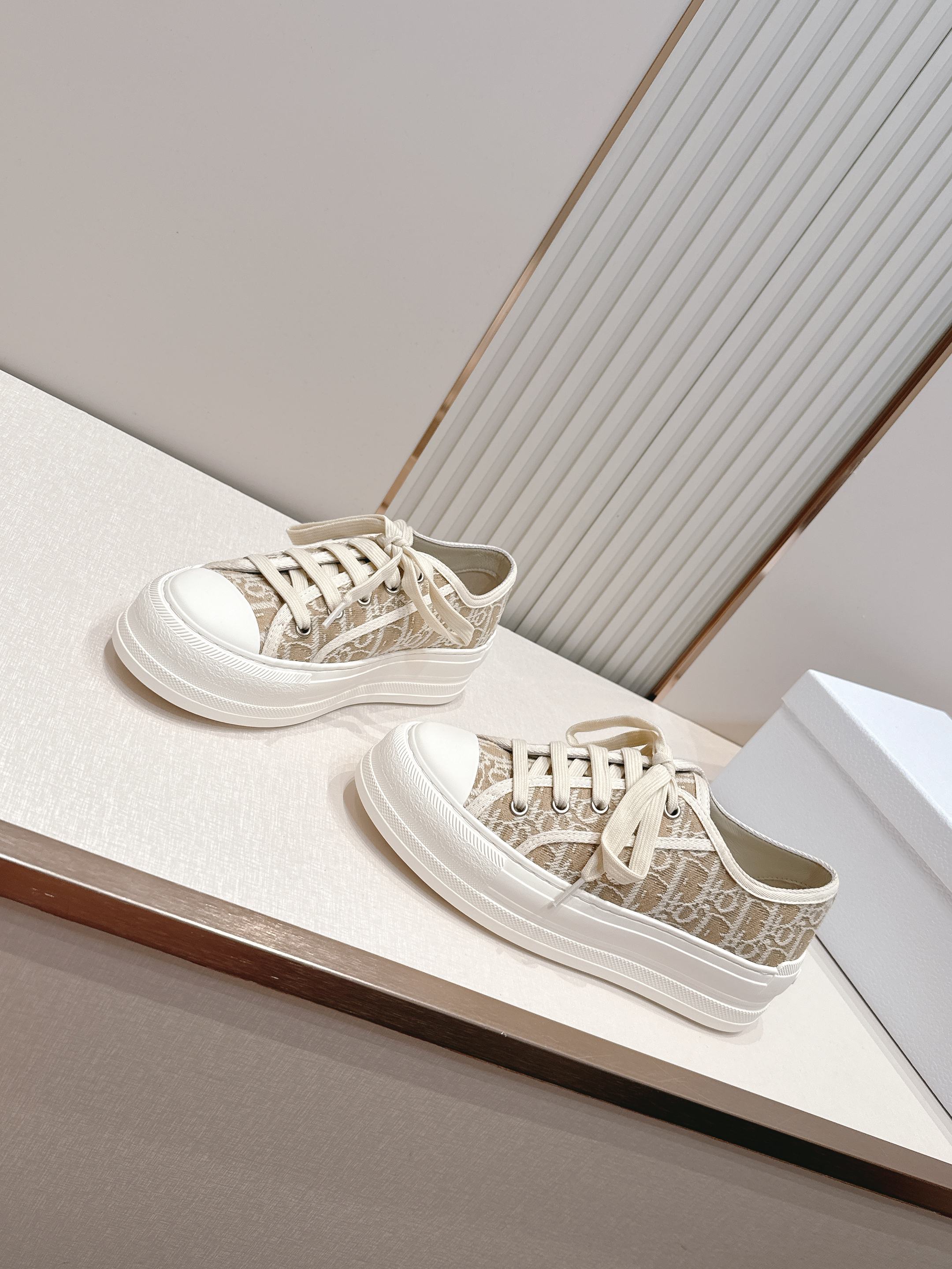 2026最新色系！ 顶级版本  Dior迪奥Walk'n系列 老花 刺绣 厚底帆布鞋 休闲鞋  全新升级