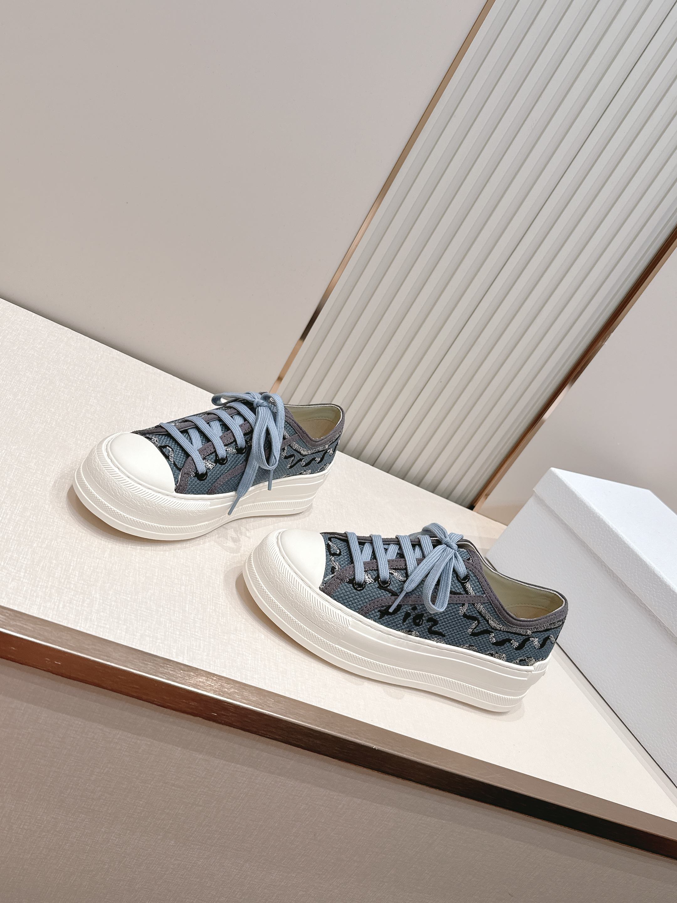 2026最新色系！ 顶级版本  Dior迪奥Walk'n系列 老花 刺绣 厚底帆布鞋 休闲鞋  全新升级