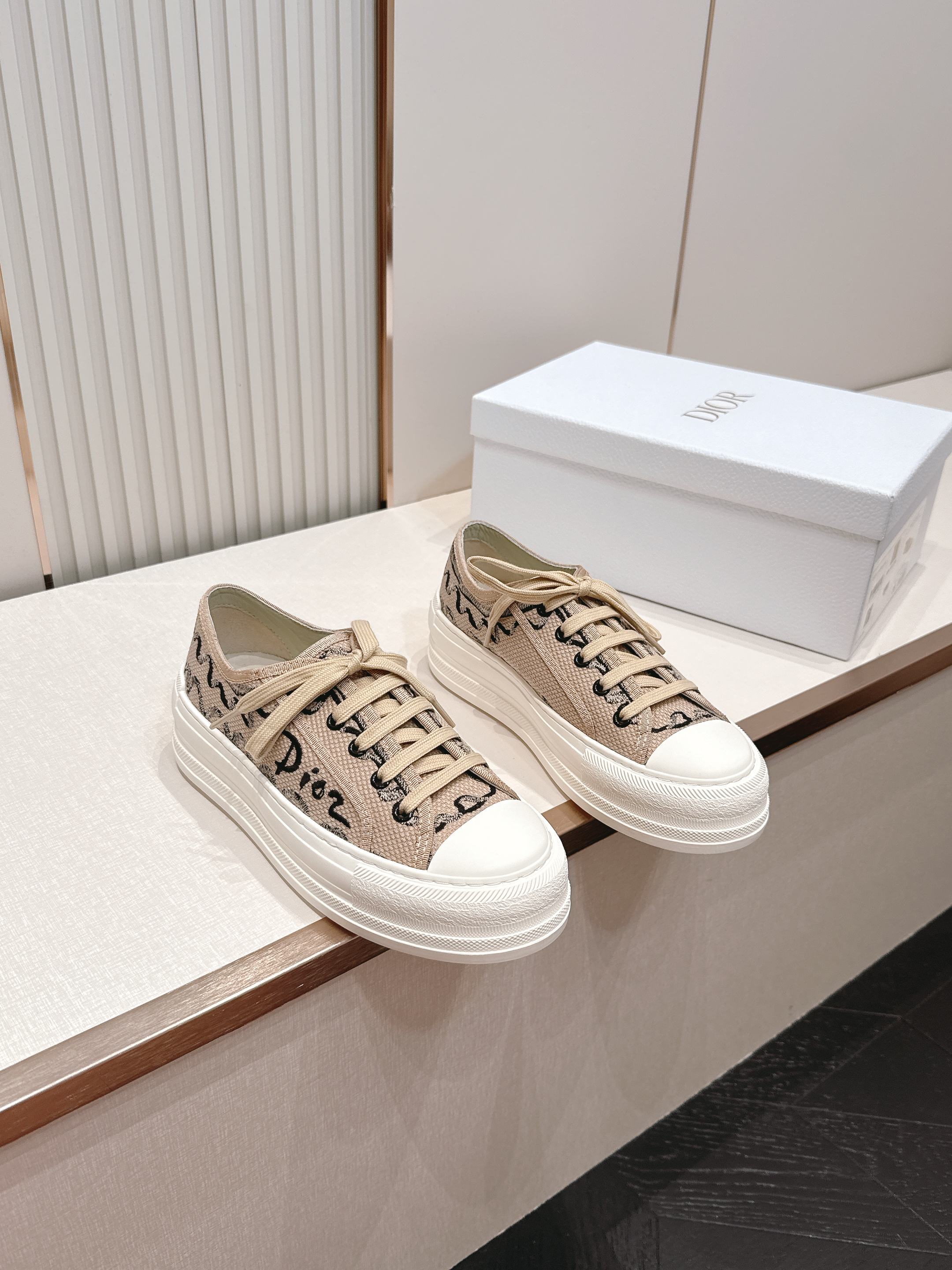 2026最新色系！ 顶级版本  Dior迪奥Walk'n系列 老花 刺绣 厚底帆布鞋 休闲鞋  全新升级