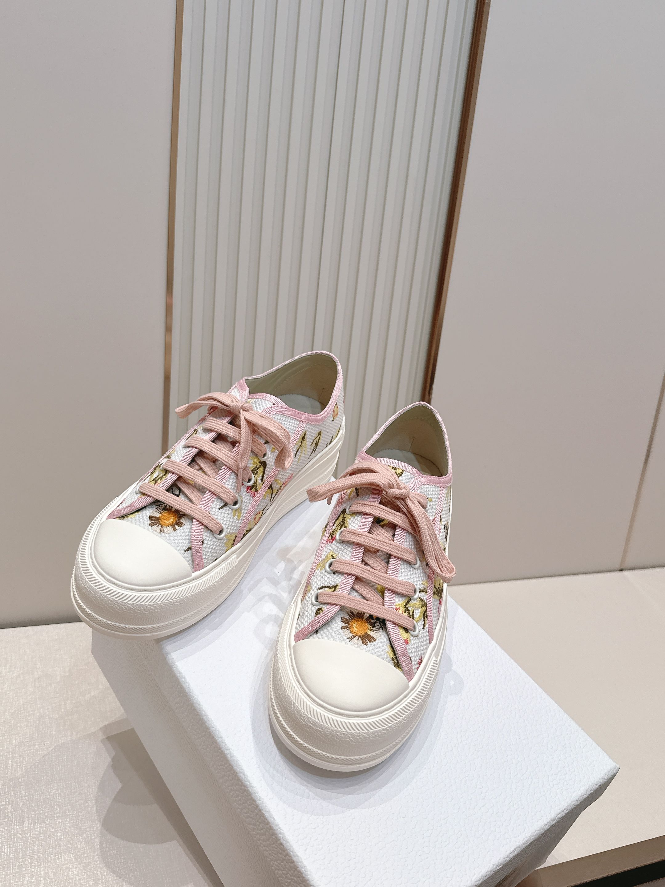 2026最新色系！ 顶级版本  Dior迪奥Walk'n系列 老花 刺绣 厚底帆布鞋 休闲鞋  全新升级