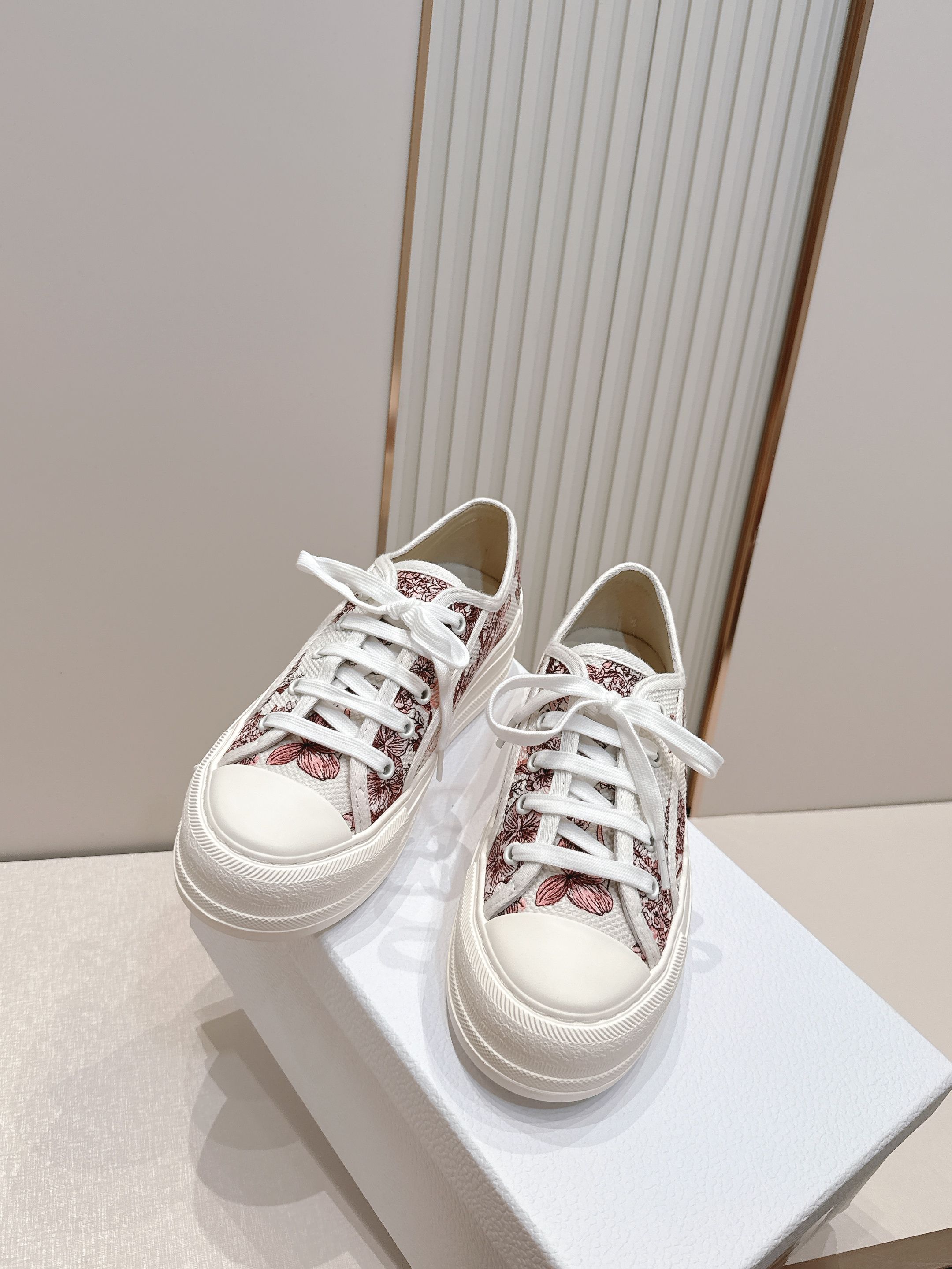 2026最新色系！ 顶级版本  Dior迪奥Walk'n系列 老花 刺绣 厚底帆布鞋 休闲鞋  全新升级