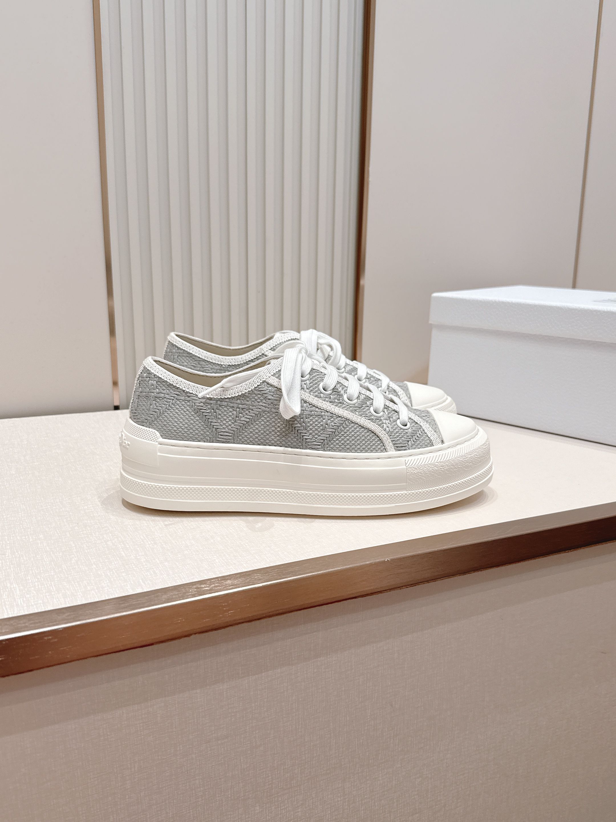 2026最新色系！ 顶级版本  Dior迪奥Walk'n系列 老花 刺绣 厚底帆布鞋 休闲鞋  全新升级