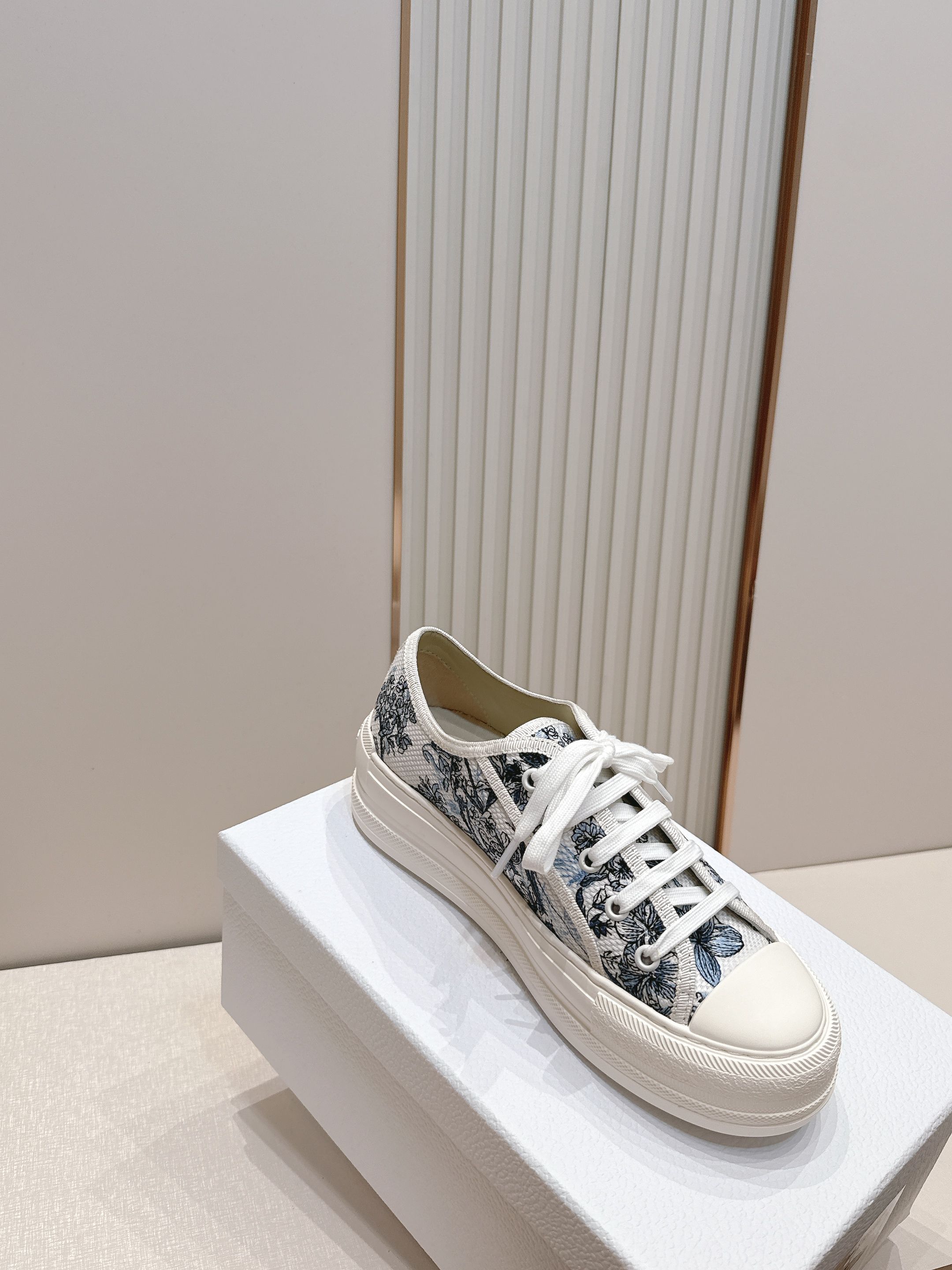 2026最新色系！ 顶级版本  Dior迪奥Walk'n系列 老花 刺绣 厚底帆布鞋 休闲鞋  全新升级