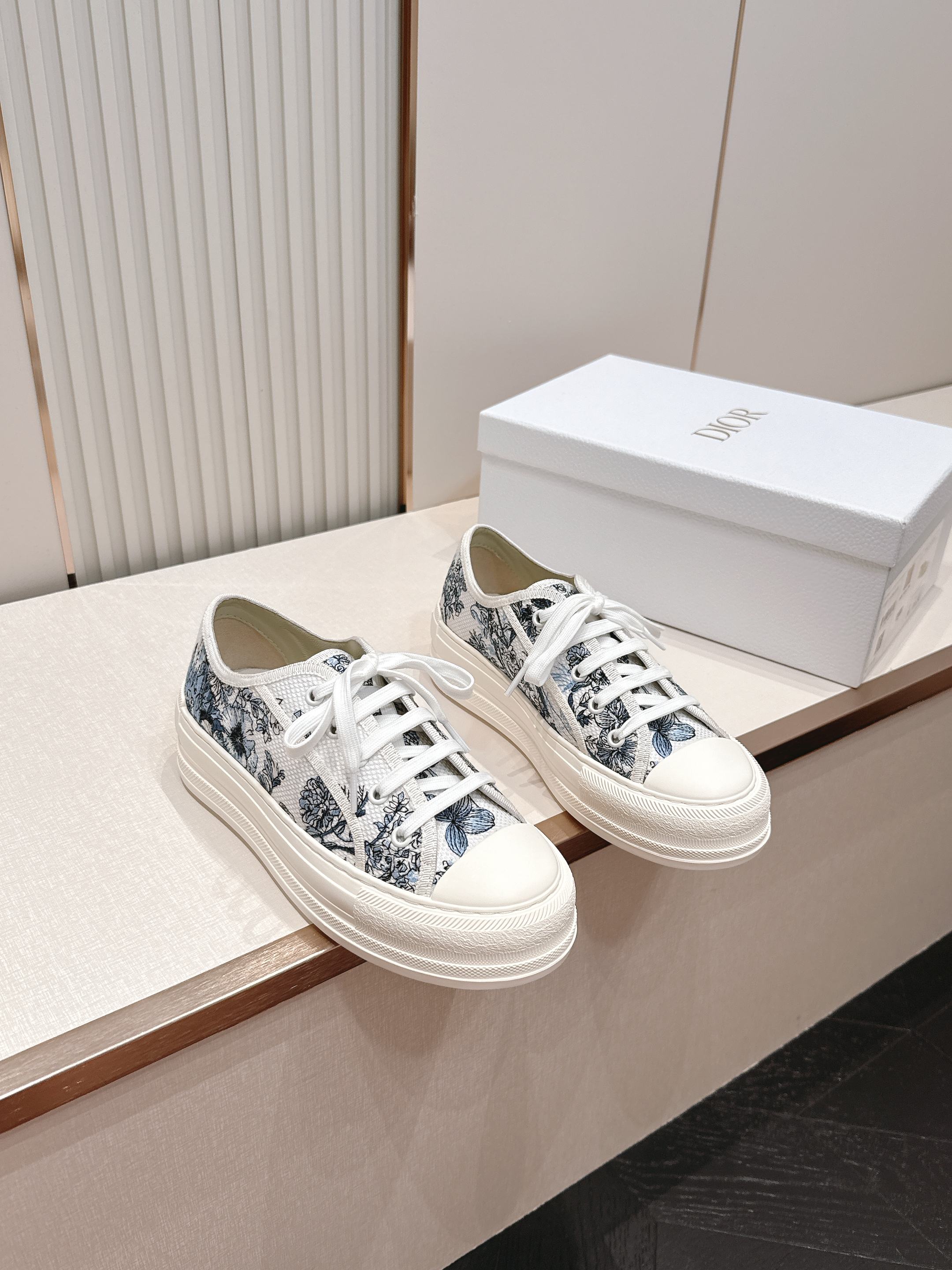 2026最新色系！ 顶级版本  Dior迪奥Walk'n系列 老花 刺绣 厚底帆布鞋 休闲鞋  全新升级