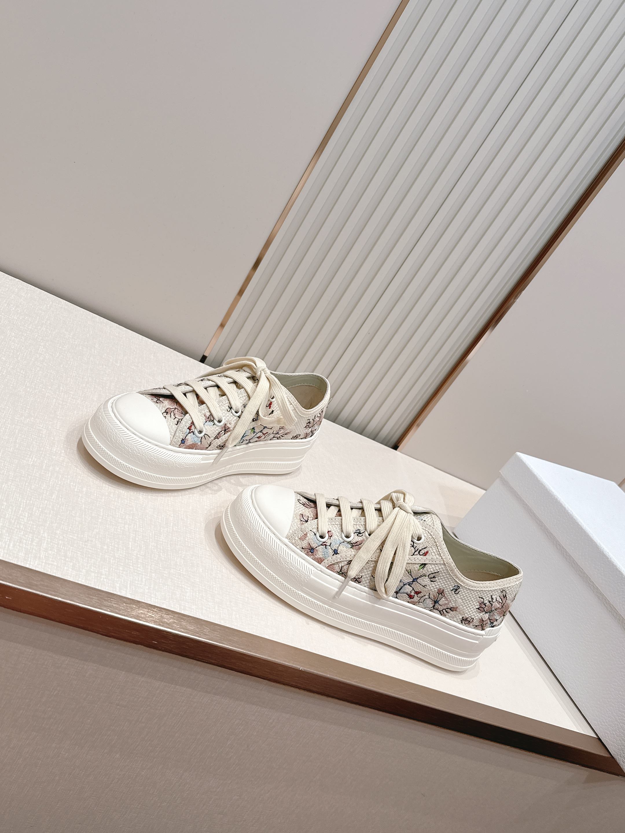 2026最新色系！ 顶级版本  Dior迪奥Walk'n系列 老花 刺绣 厚底帆布鞋 休闲鞋  全新升级
