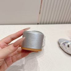 代购级Red chamber 26/夏季新款 花卉刺绣 高跟凉拖✨RC这款金色高跟凉拖,鞋面采用精致花卉 代购级Red chamber 26/夏季新款 花卉刺绣 高跟凉拖✨RC这款金色高跟凉拖,鞋面采用精致花卉