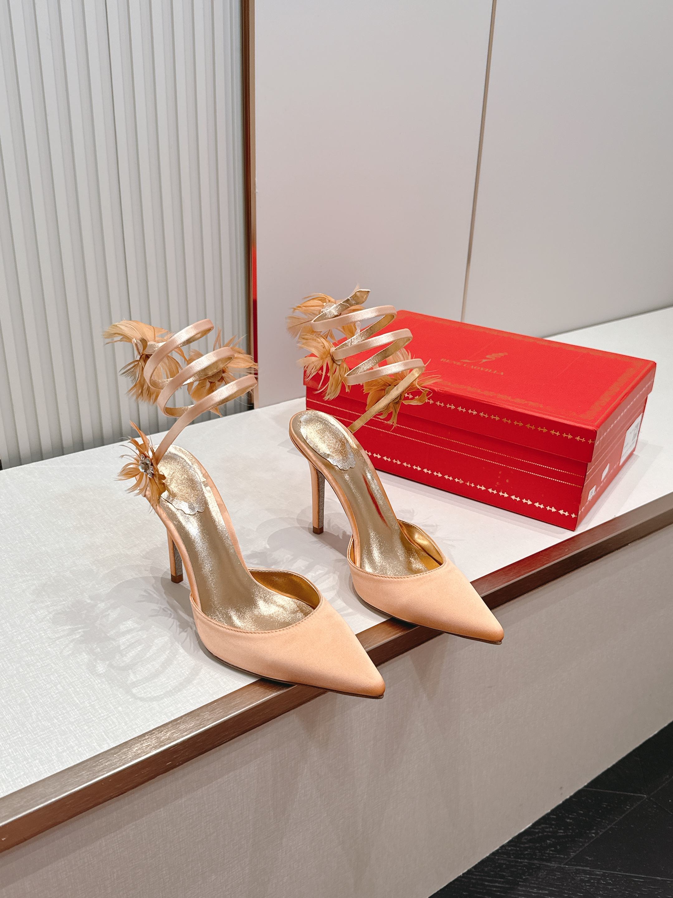 代购级Rene Caovilla 26/夏季新款 绸缎尖头细跟高跟鞋👠 Rene Caovilla这款高