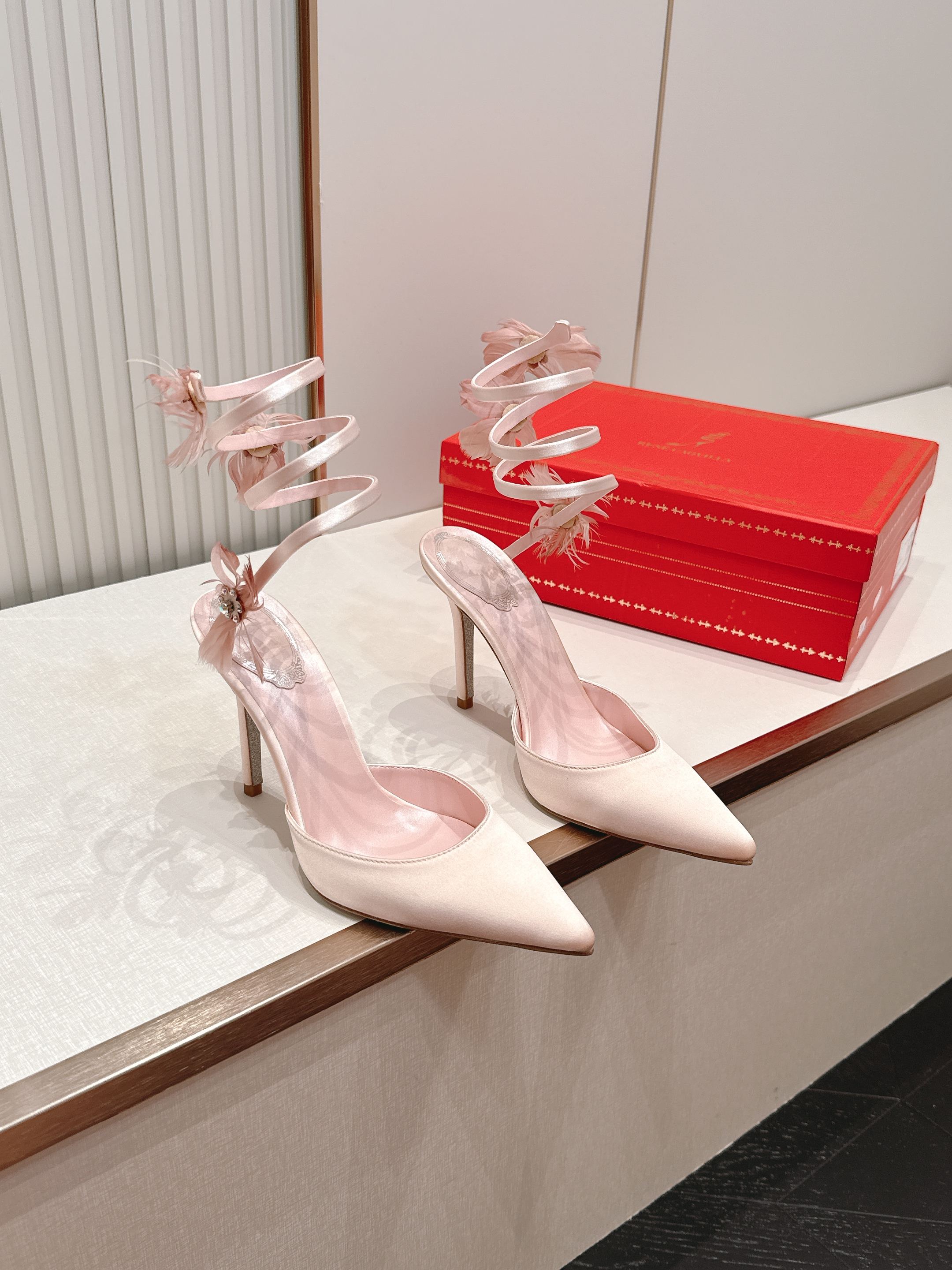 代购级Rene Caovilla 26/夏季新款 绸缎尖头细跟高跟鞋👠 Rene Caovilla这款高