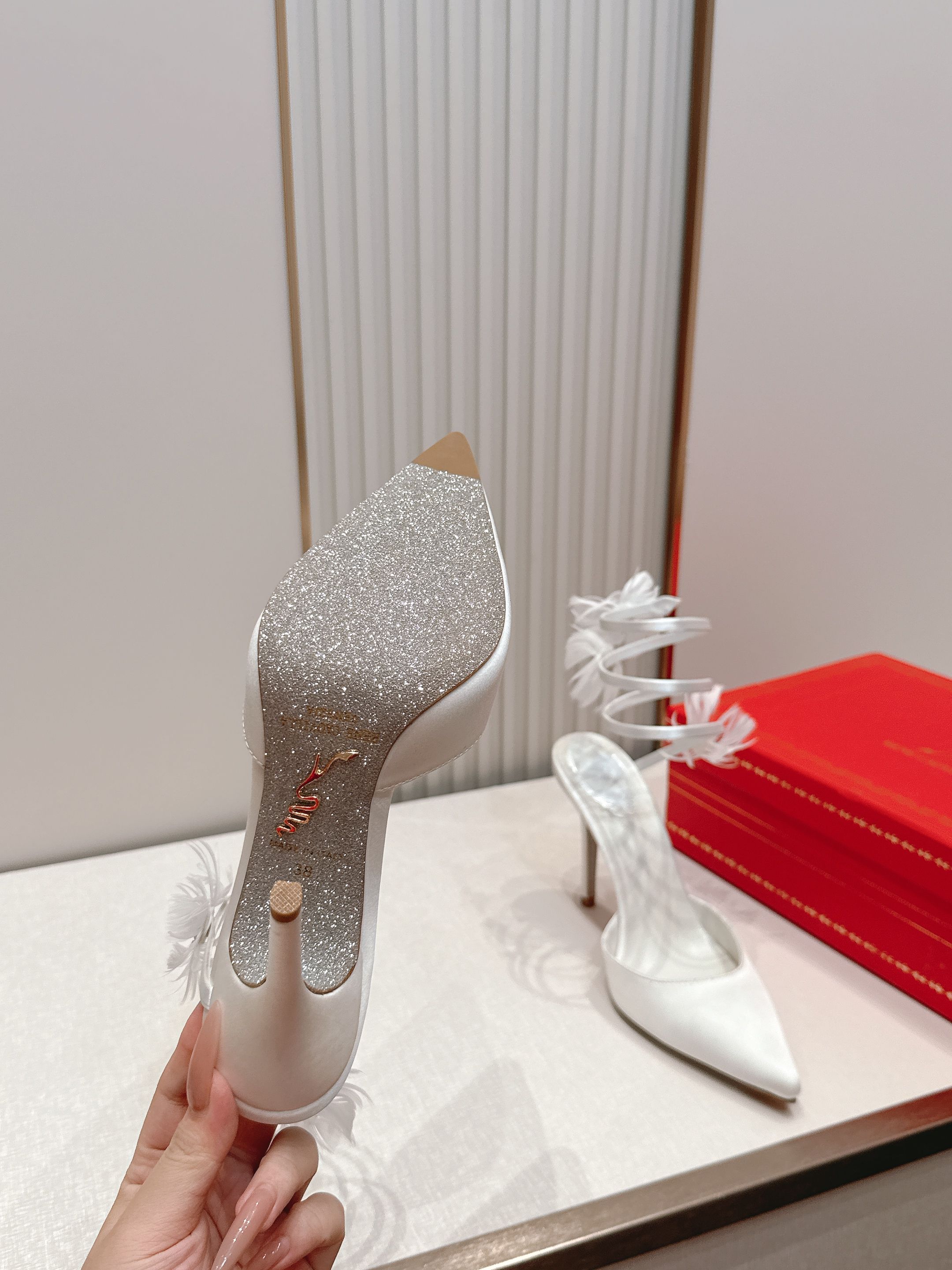 代购级Rene Caovilla 26/夏季新款 绸缎尖头细跟高跟鞋👠 Rene Caovilla这款高