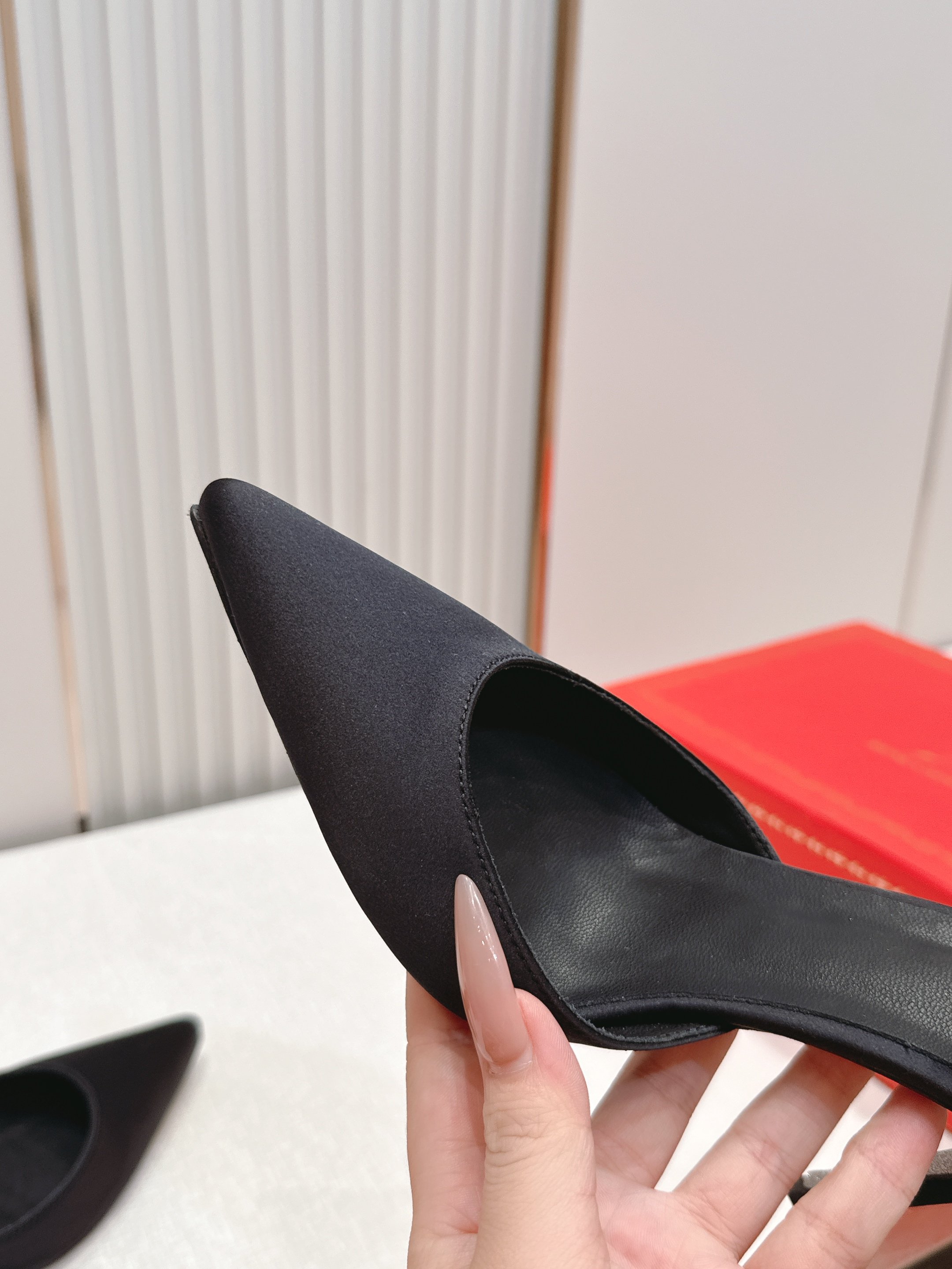 代购级Rene Caovilla 26/夏季新款 绸缎尖头细跟高跟鞋👠 Rene Caovilla这款高
