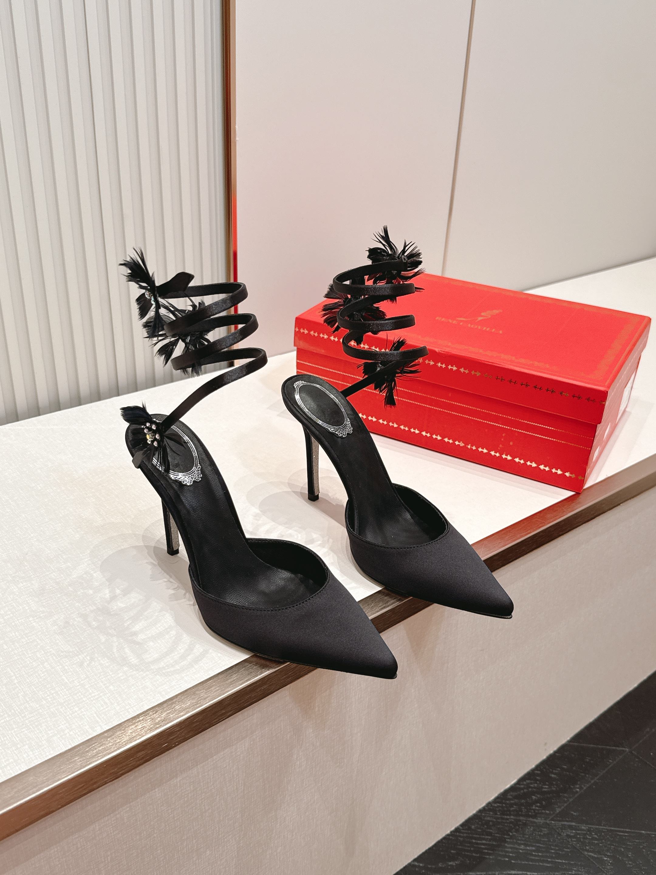 代购级Rene Caovilla 26/夏季新款 绸缎尖头细跟高跟鞋👠 Rene Caovilla这款高