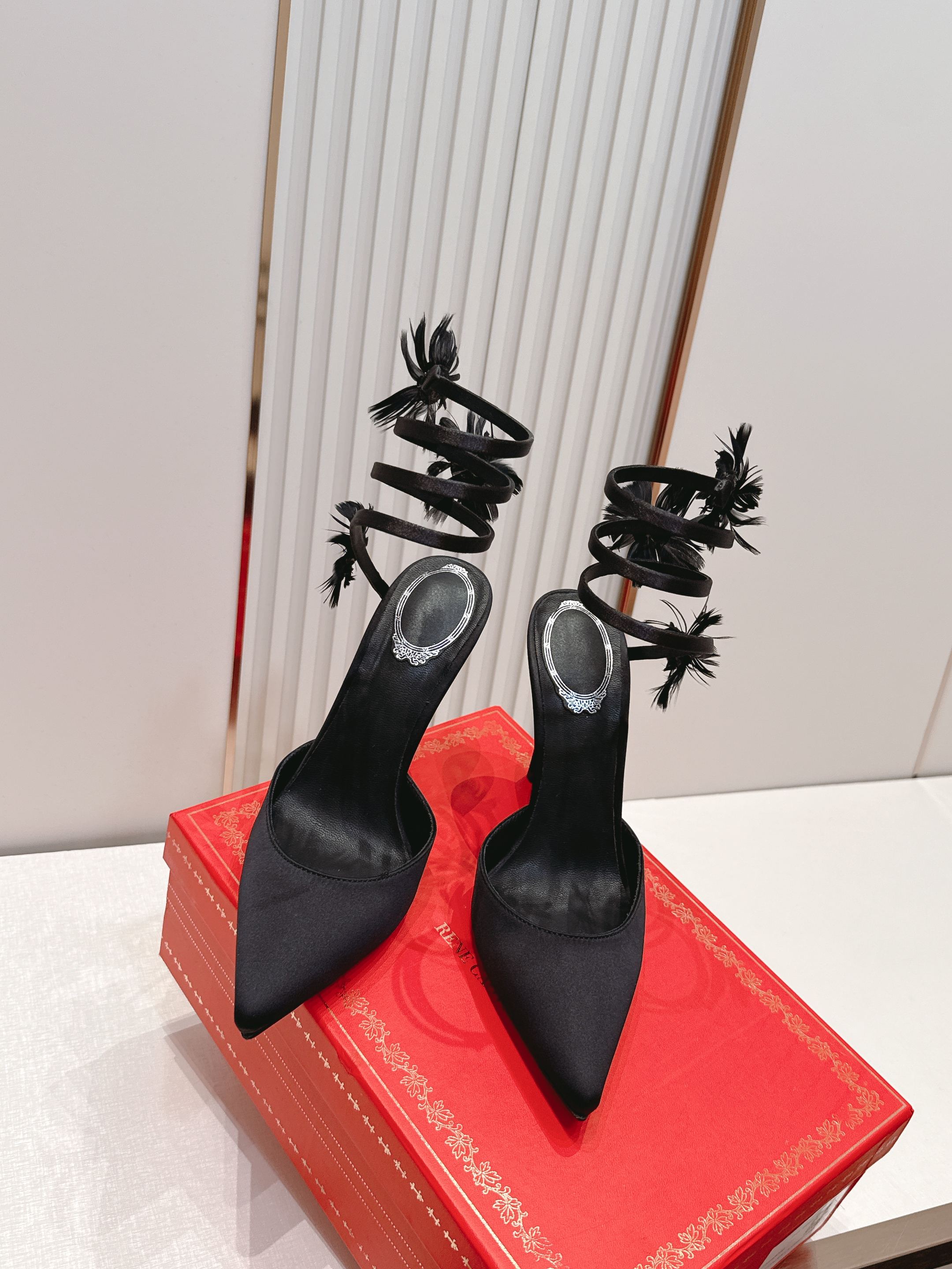 代购级Rene Caovilla 26/夏季新款 绸缎尖头细跟高跟鞋👠 Rene Caovilla这款高
