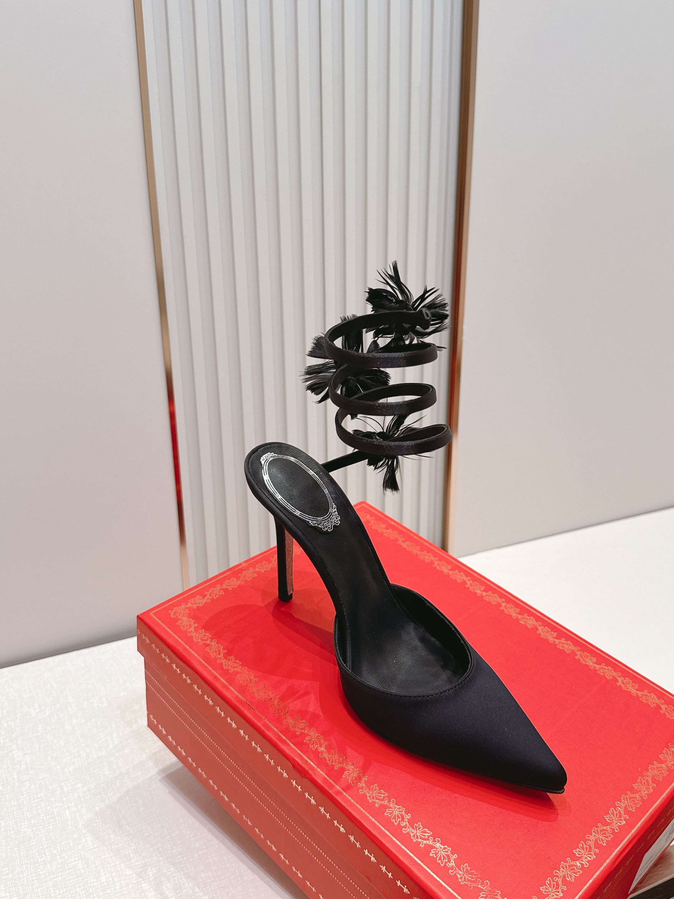 代购级Rene Caovilla 26/夏季新款 绸缎尖头细跟高跟鞋👠 Rene Caovilla这款高