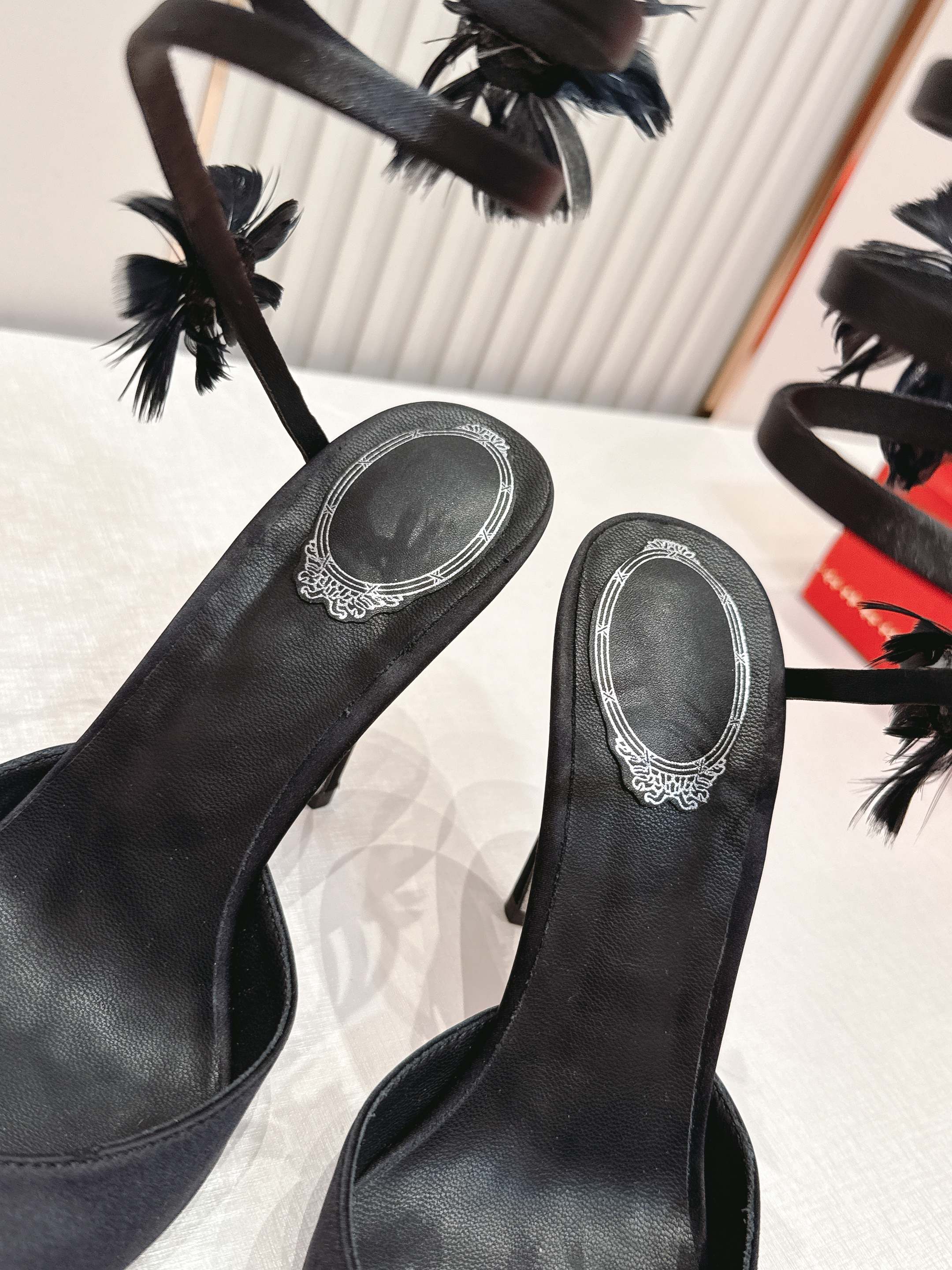 代购级Rene Caovilla 26/夏季新款 绸缎尖头细跟高跟鞋👠 Rene Caovilla这款高