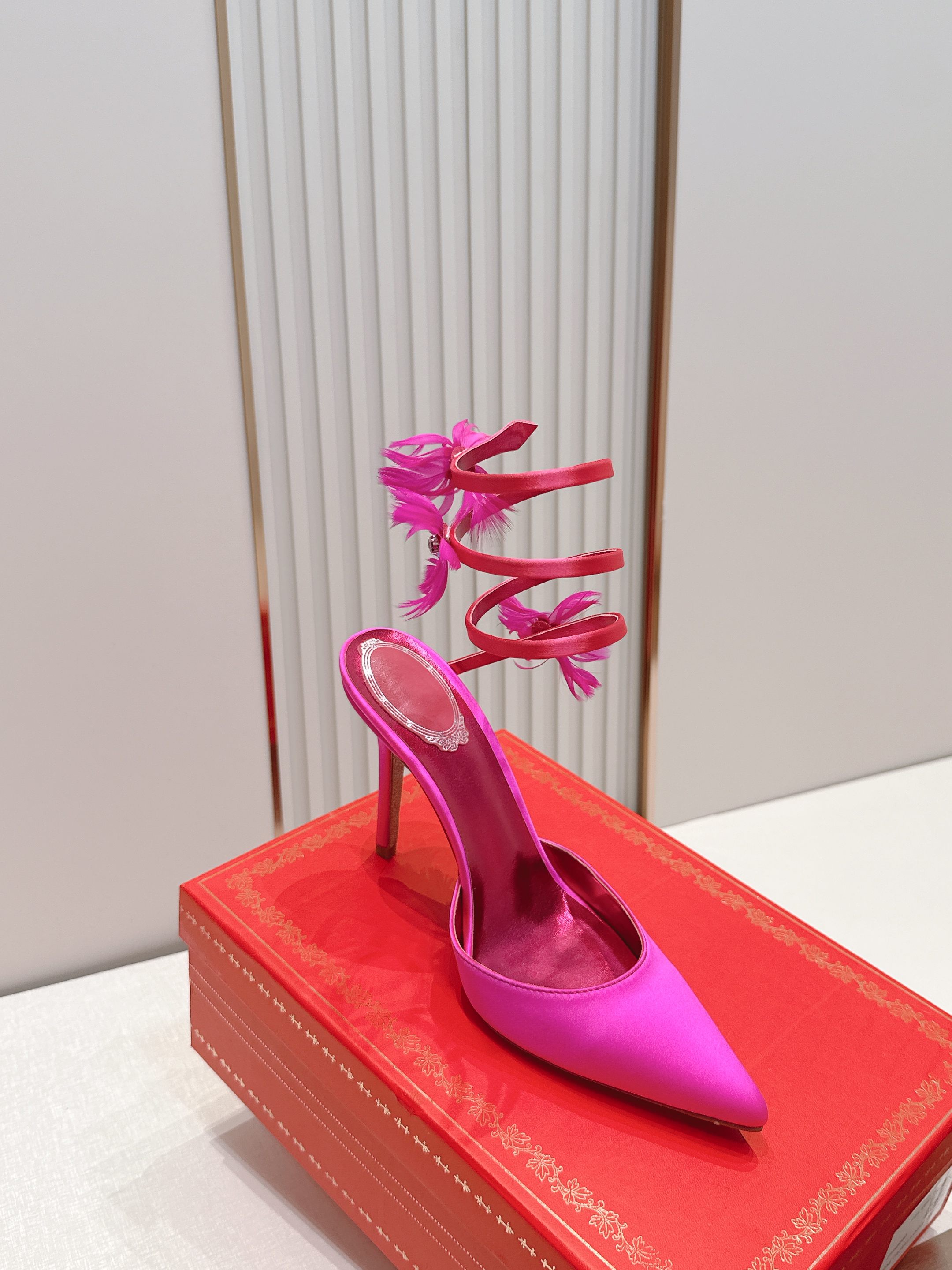 代购级Rene Caovilla 26/夏季新款 绸缎尖头细跟高跟鞋👠 Rene Caovilla这款高
