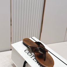 Cotemp春夏新款复古牛角扣夹趾拖鞋随性不随意的高级感,松弛有度,当牛角扣邂逅极简人字拖,碰撞出慵懒与 Cotemp春夏新款复古牛角扣夹趾拖鞋随性不随意的高级感,松弛有度,当牛角扣邂逅极简人字拖,碰撞出慵懒与