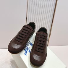 顶版 男士+10Burberry 巴宝莉 2026最新休闲 德训鞋 一款看着温柔又舒服的德训鞋继202 顶版 男士+10Burberry 巴宝莉 2026最新休闲 德训鞋 一款看着温柔又舒服的德训鞋继202