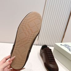 顶版 男士+10Burberry 巴宝莉 2026最新休闲 德训鞋 一款看着温柔又舒服的德训鞋继202 顶版 男士+10Burberry 巴宝莉 2026最新休闲 德训鞋 一款看着温柔又舒服的德训鞋继202