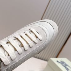 顶版 男士+10Burberry 巴宝莉 2026最新休闲 德训鞋 一款看着温柔又舒服的德训鞋继202 顶版 男士+10Burberry 巴宝莉 2026最新休闲 德训鞋 一款看着温柔又舒服的德训鞋继202