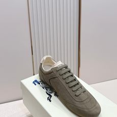 顶版 男士+10Burberry 巴宝莉 2026最新休闲 德训鞋 一款看着温柔又舒服的德训鞋继202 顶版 男士+10Burberry 巴宝莉 2026最新休闲 德训鞋 一款看着温柔又舒服的德训鞋继202