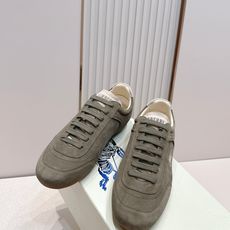 顶版 男士+10Burberry 巴宝莉 2026最新休闲 德训鞋 一款看着温柔又舒服的德训鞋继202 顶版 男士+10Burberry 巴宝莉 2026最新休闲 德训鞋 一款看着温柔又舒服的德训鞋继202