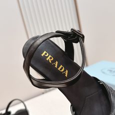 PRADA普拉达2026vs新款休闲凉鞋 圆头厚底休闲凉鞋原版1:1定制,今年最潮的拼色绑带英伦风复古休 PRADA普拉达2026vs新款休闲凉鞋 圆头厚底休闲凉鞋原版1:1定制,今年最潮的拼色绑带英伦风复古休