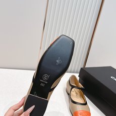 香奈儿Chanel春夏最新款Coco Beach系列玛丽珍平底鞋超多明星网红种草 鞋头采用橡胶材质 和鞋 香奈儿Chanel春夏最新款Coco Beach系列玛丽珍平底鞋超多明星网红种草 鞋头采用橡胶材质 和鞋