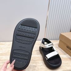 MOON BOOT 夏日多巴胺 沙滩凉鞋 风卷着青草与花香漫过来蝉鸣轻轻响起 *(⑅ↁ́ᴗↁ́⑅)♡ MOON BOOT 夏日多巴胺 沙滩凉鞋 风卷着青草与花香漫过来蝉鸣轻轻响起 *(⑅ↁ́ᴗↁ́⑅)♡