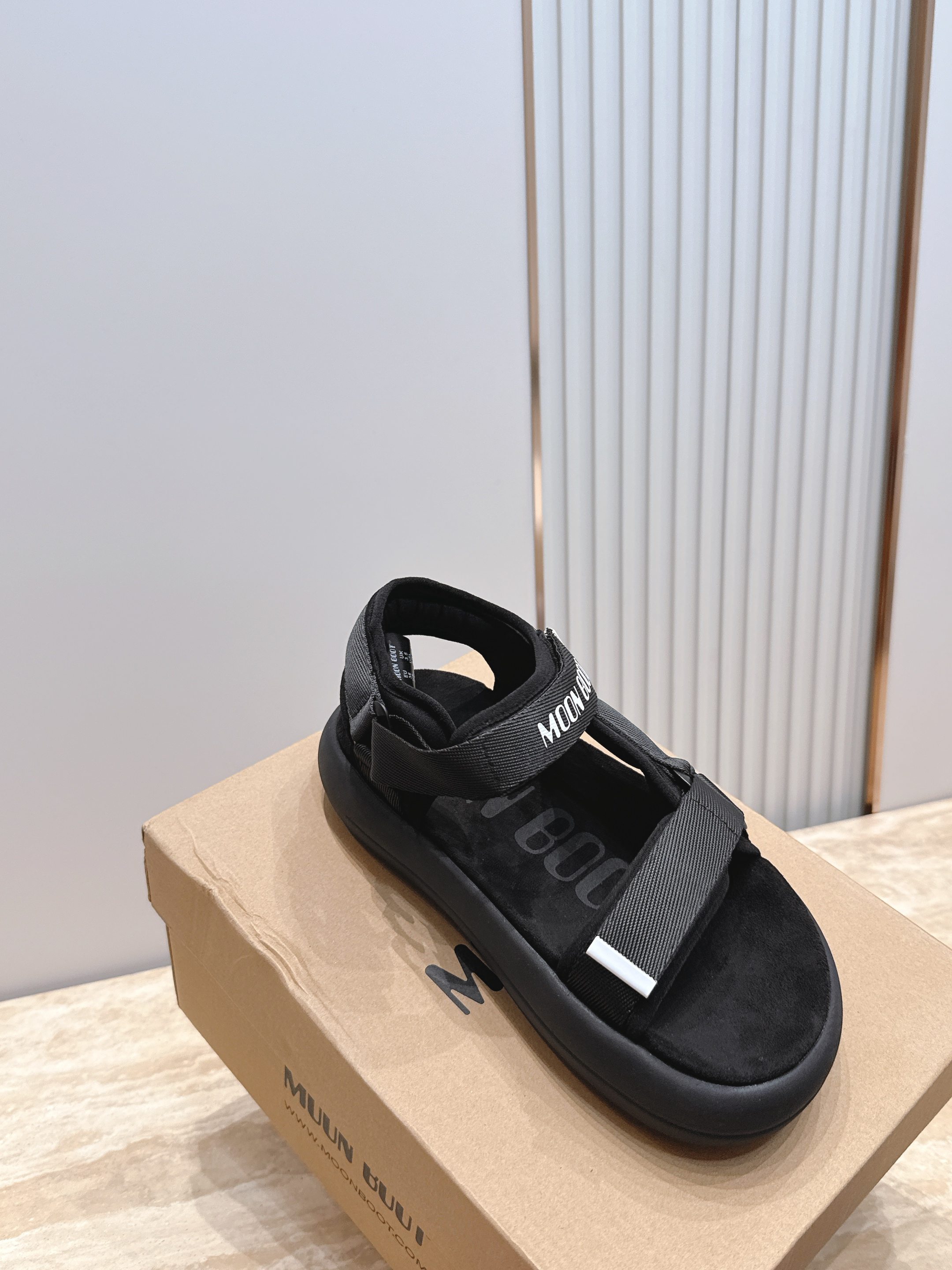 MOON BOOT 夏日多巴胺 沙滩凉鞋 风卷着青草与花香漫过来蝉鸣轻轻响起 *(⑅ↁ́ᴗↁ́⑅)♡ MOON BOOT 夏日多巴胺 沙滩凉鞋 风卷着青草与花香漫过来蝉鸣轻轻响起 *(⑅ↁ́ᴗↁ́⑅)♡