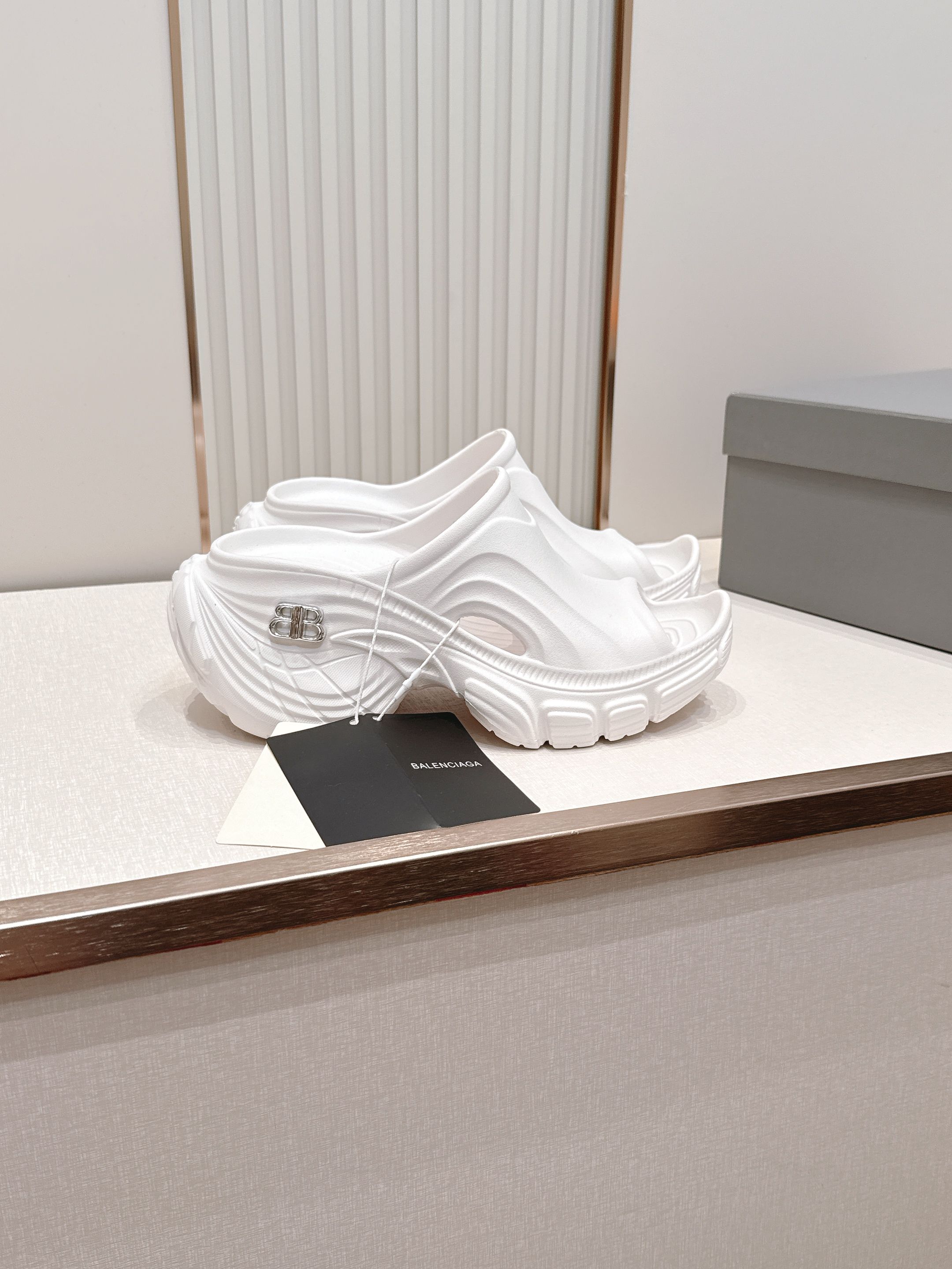 Balenciaga x Crocs巴黎世家联名洞洞鞋 最新春夏爆款松糕凉拖系列▪️原版开模EVA橡塑一