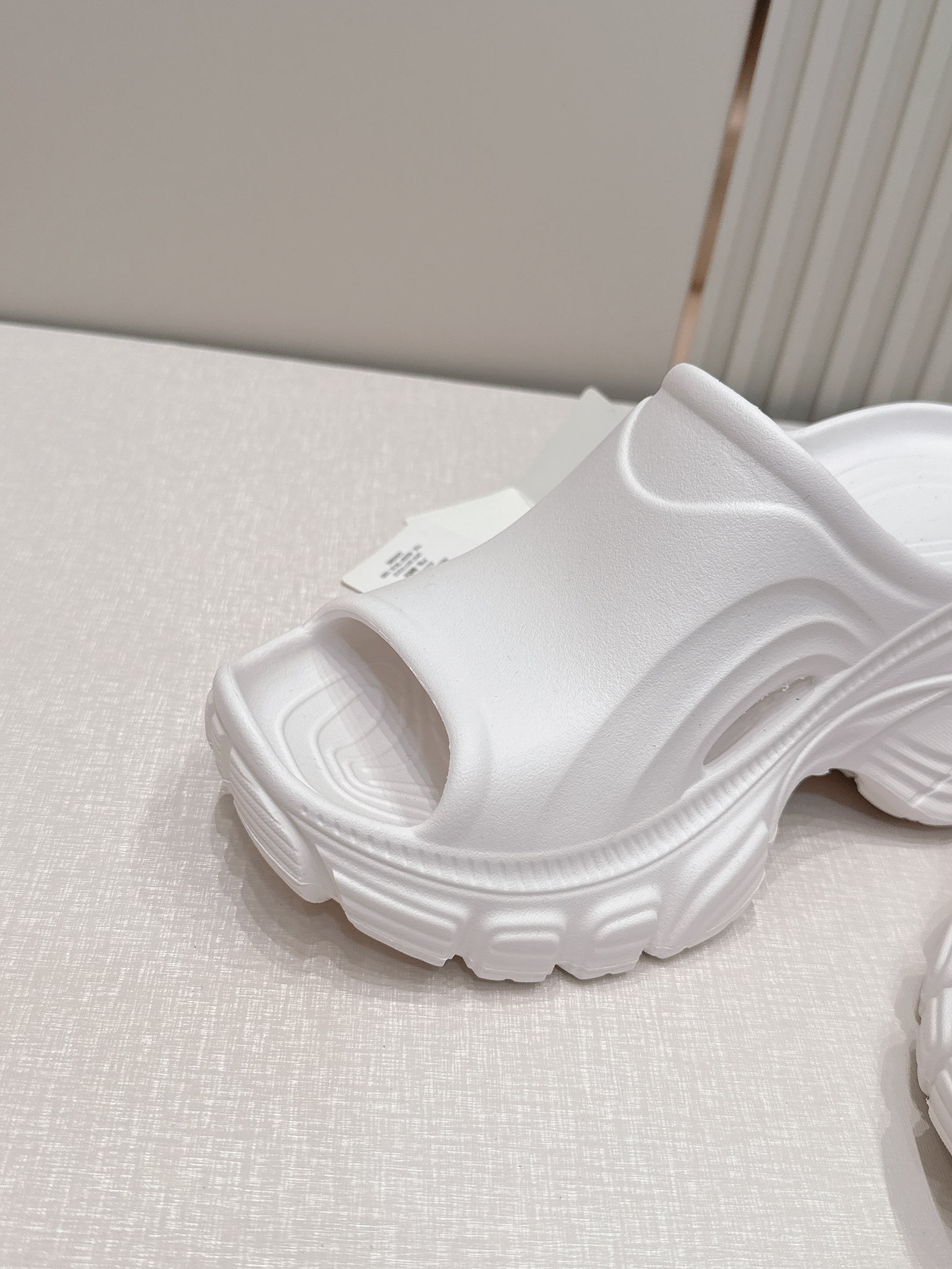 Balenciaga x Crocs巴黎世家联名洞洞鞋 最新春夏爆款松糕凉拖系列▪️原版开模EVA橡塑一