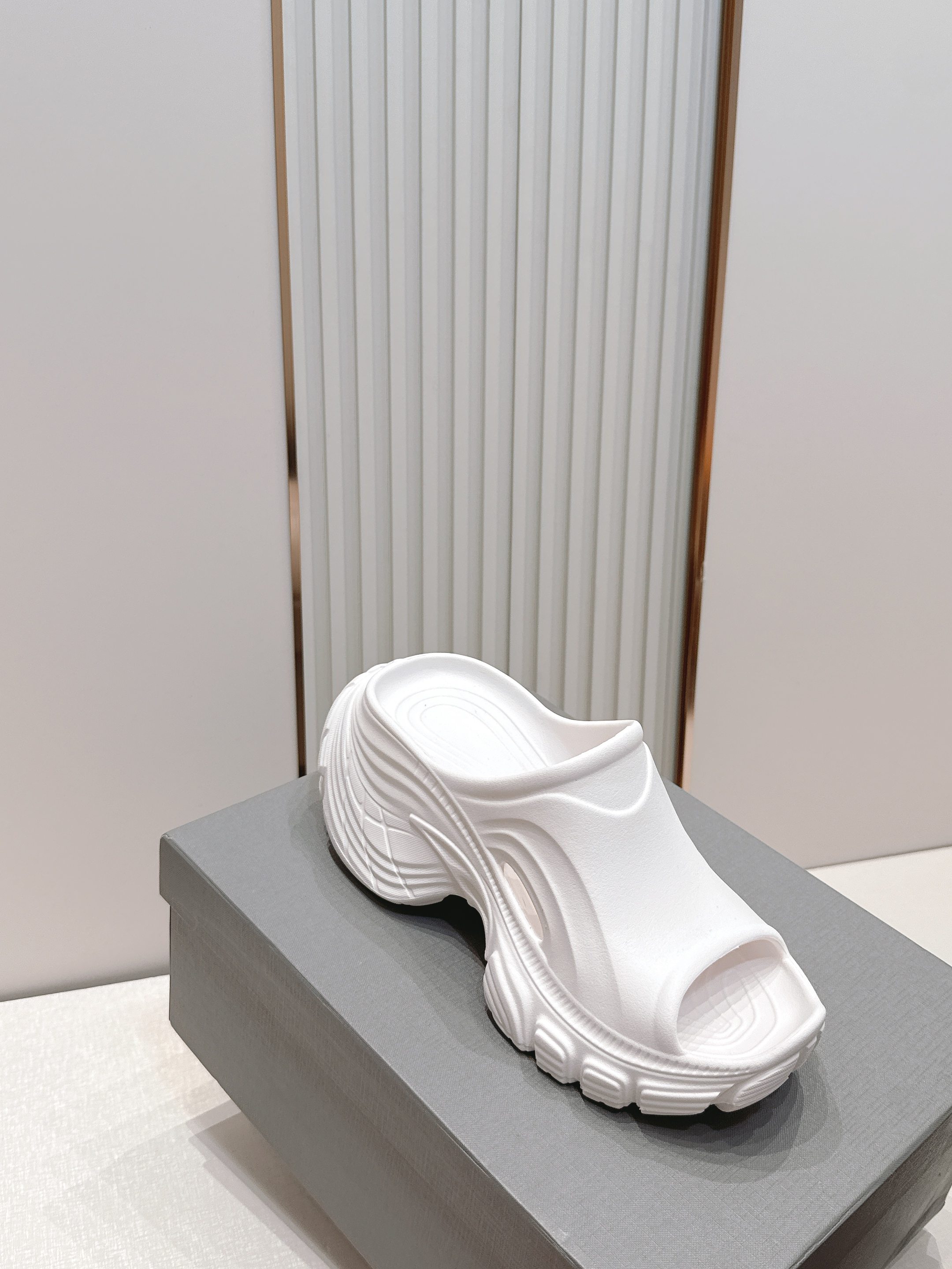 Balenciaga x Crocs巴黎世家联名洞洞鞋 最新春夏爆款松糕凉拖系列▪️原版开模EVA橡塑一