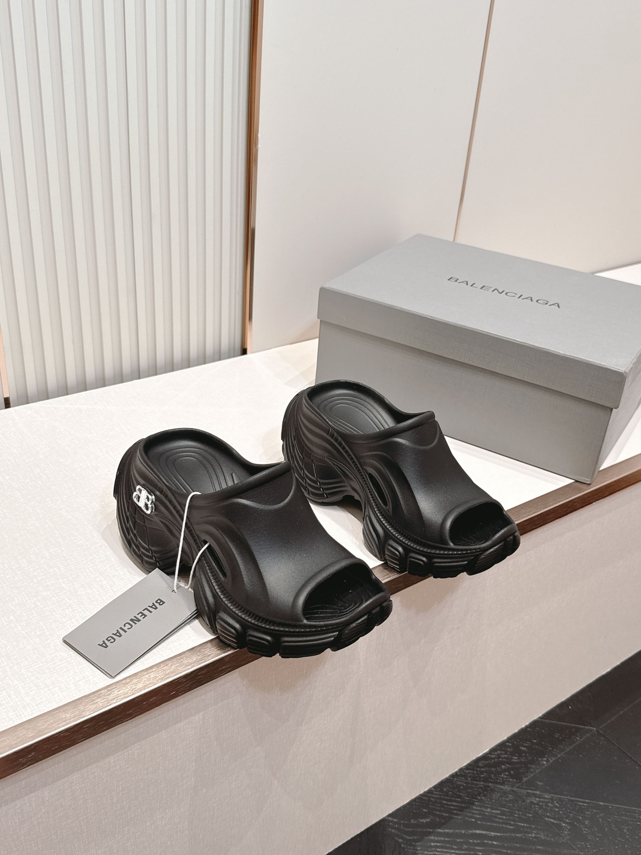 Balenciaga x Crocs巴黎世家联名洞洞鞋 最新春夏爆款松糕凉拖系列▪️原版开模EVA橡塑一