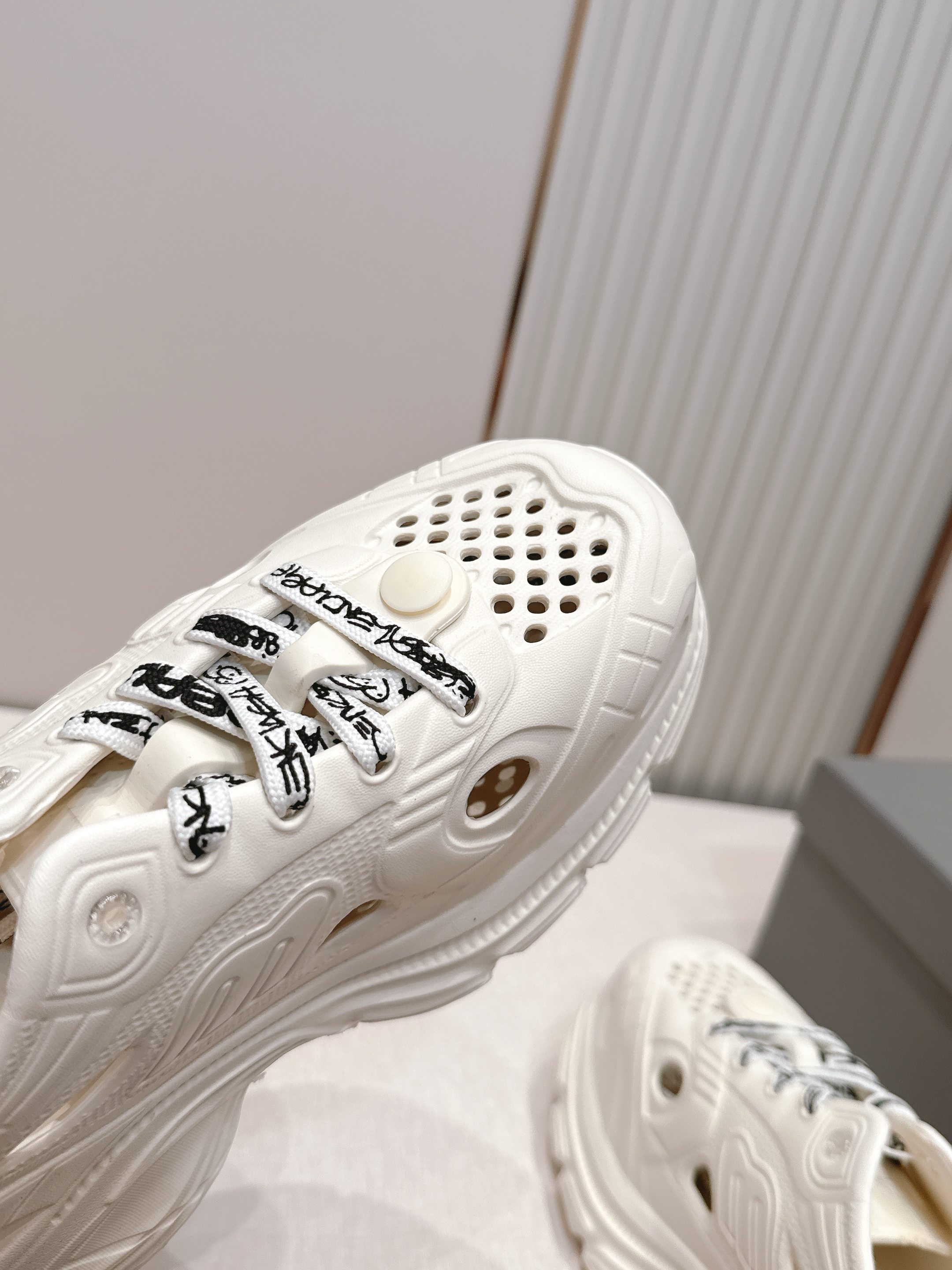 Balenciaga x Crocs巴黎世家联名洞洞鞋 最新春夏爆款松糕凉拖系列▪️原版开模EVA橡塑一
